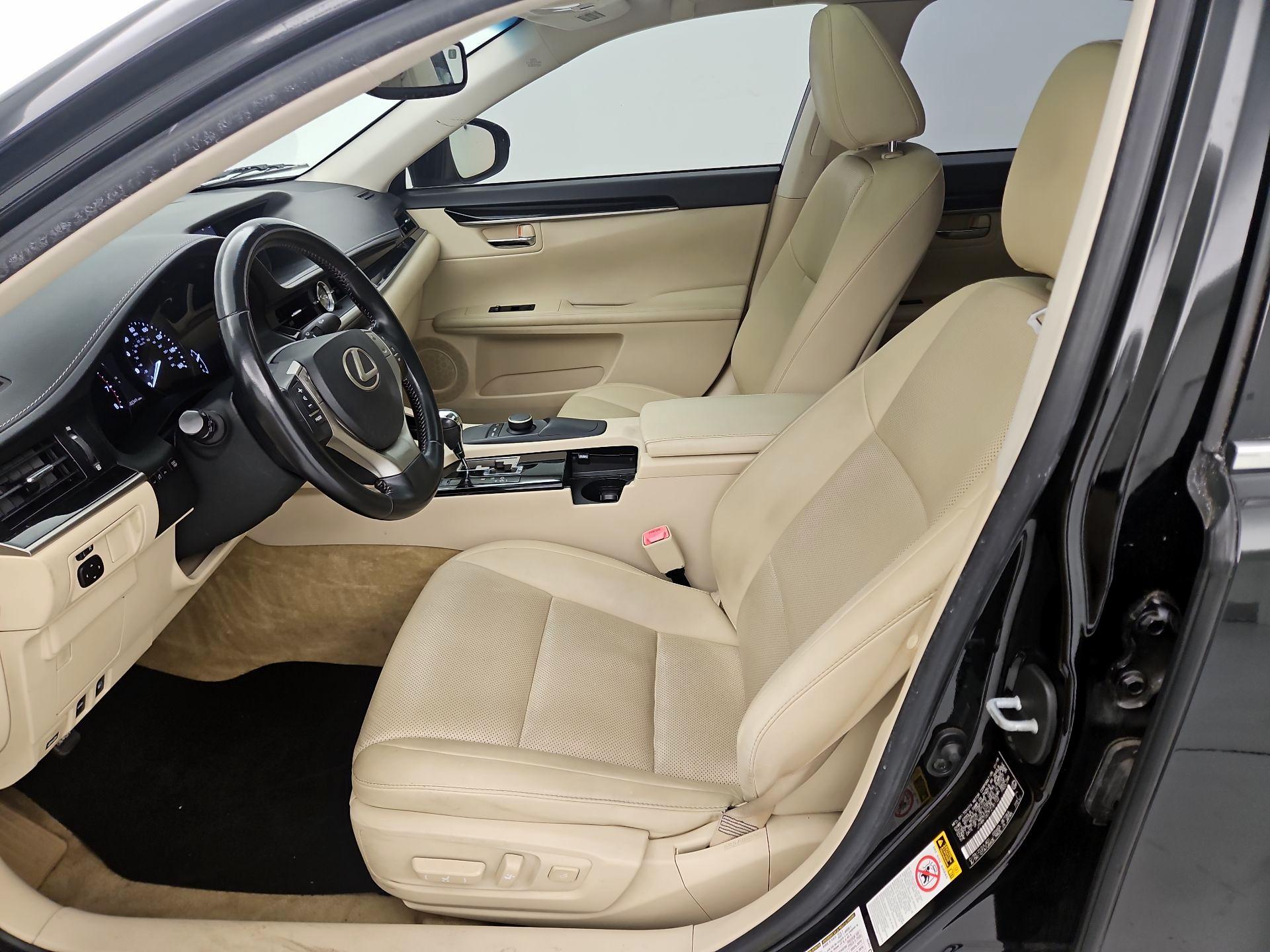 Thumbnail: 2015 Lexus ES - 11