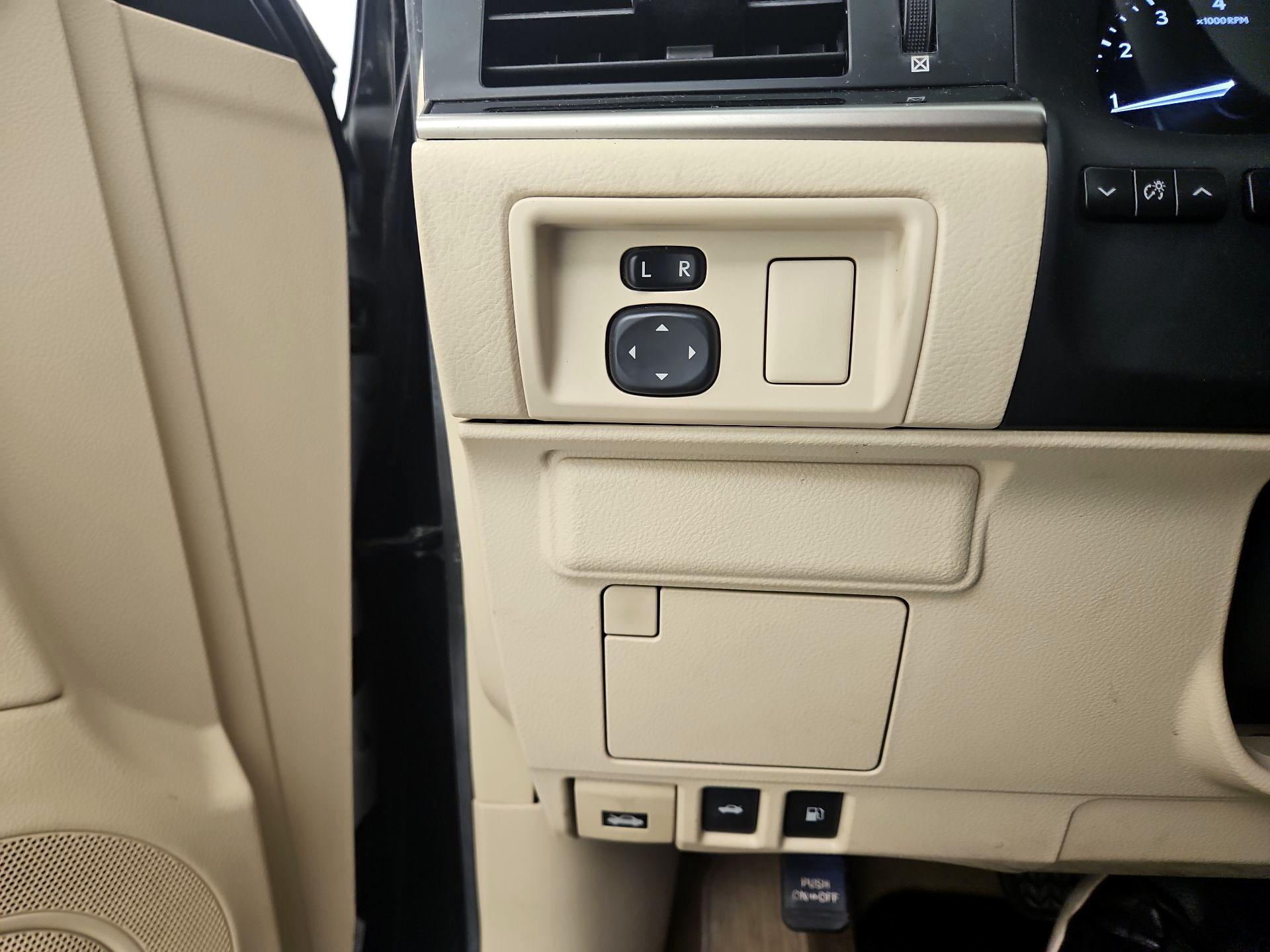 Thumbnail: 2015 Lexus ES - 13