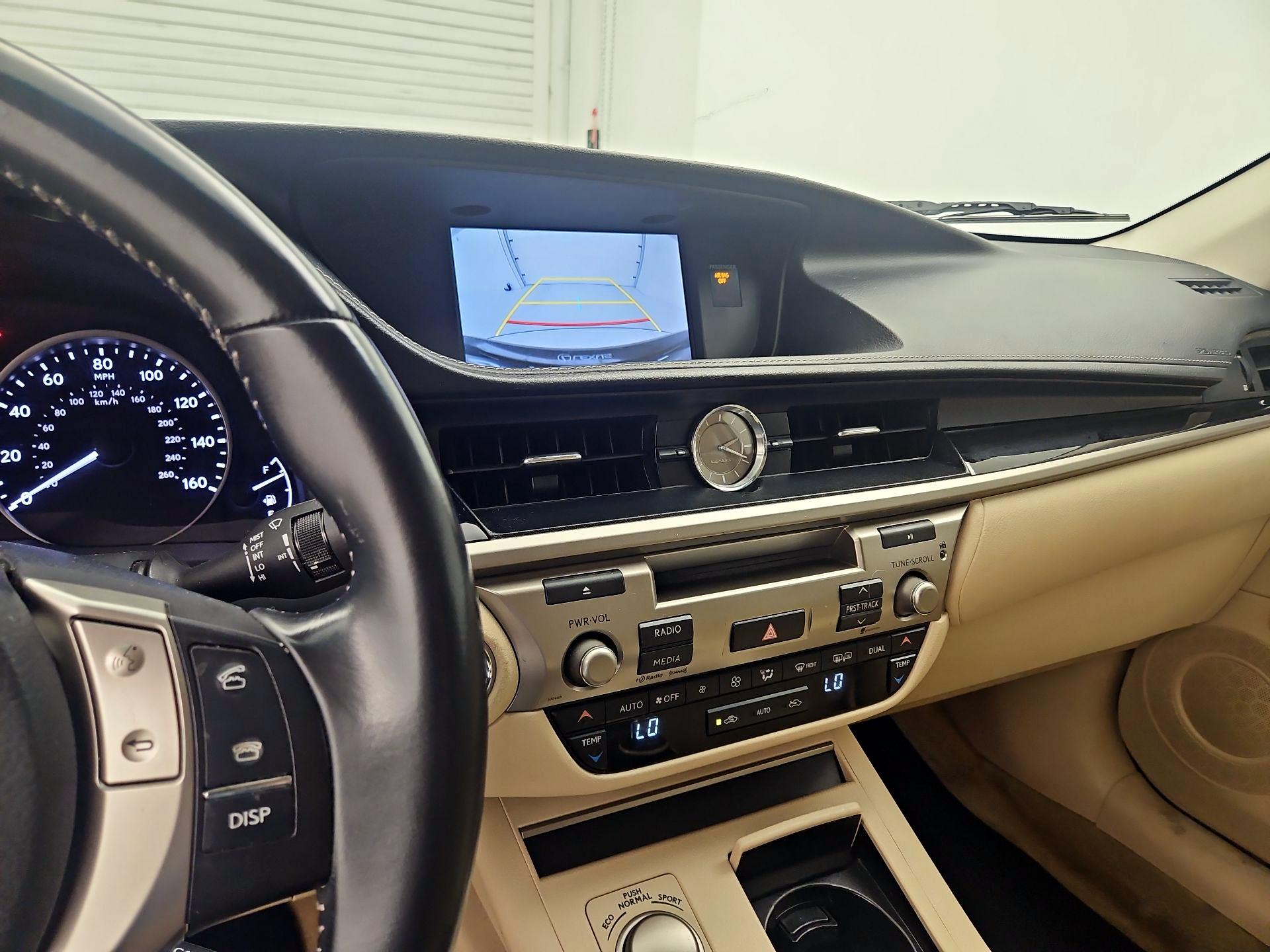 Thumbnail: 2015 Lexus ES - 14
