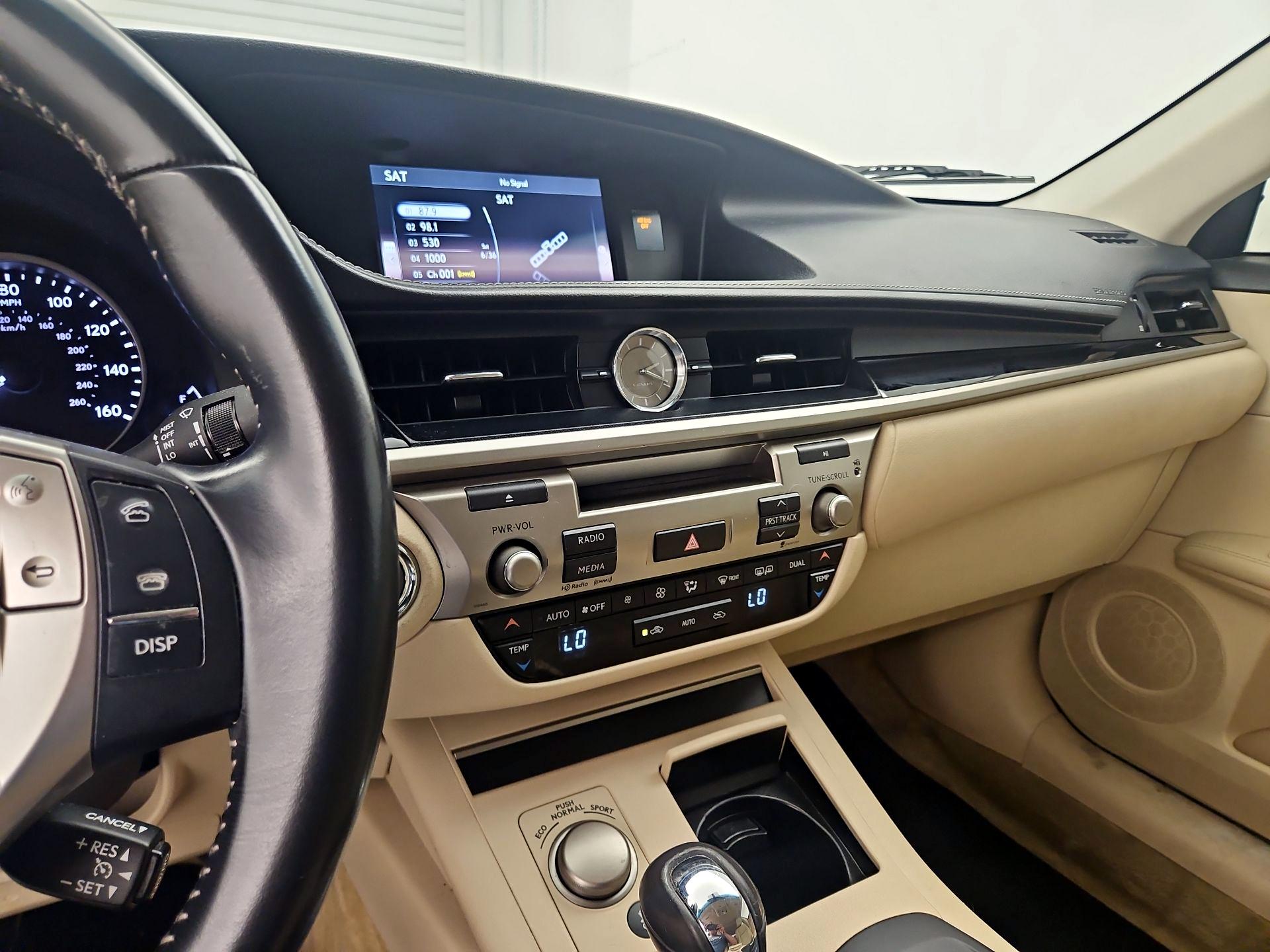 Thumbnail: 2015 Lexus ES - 15