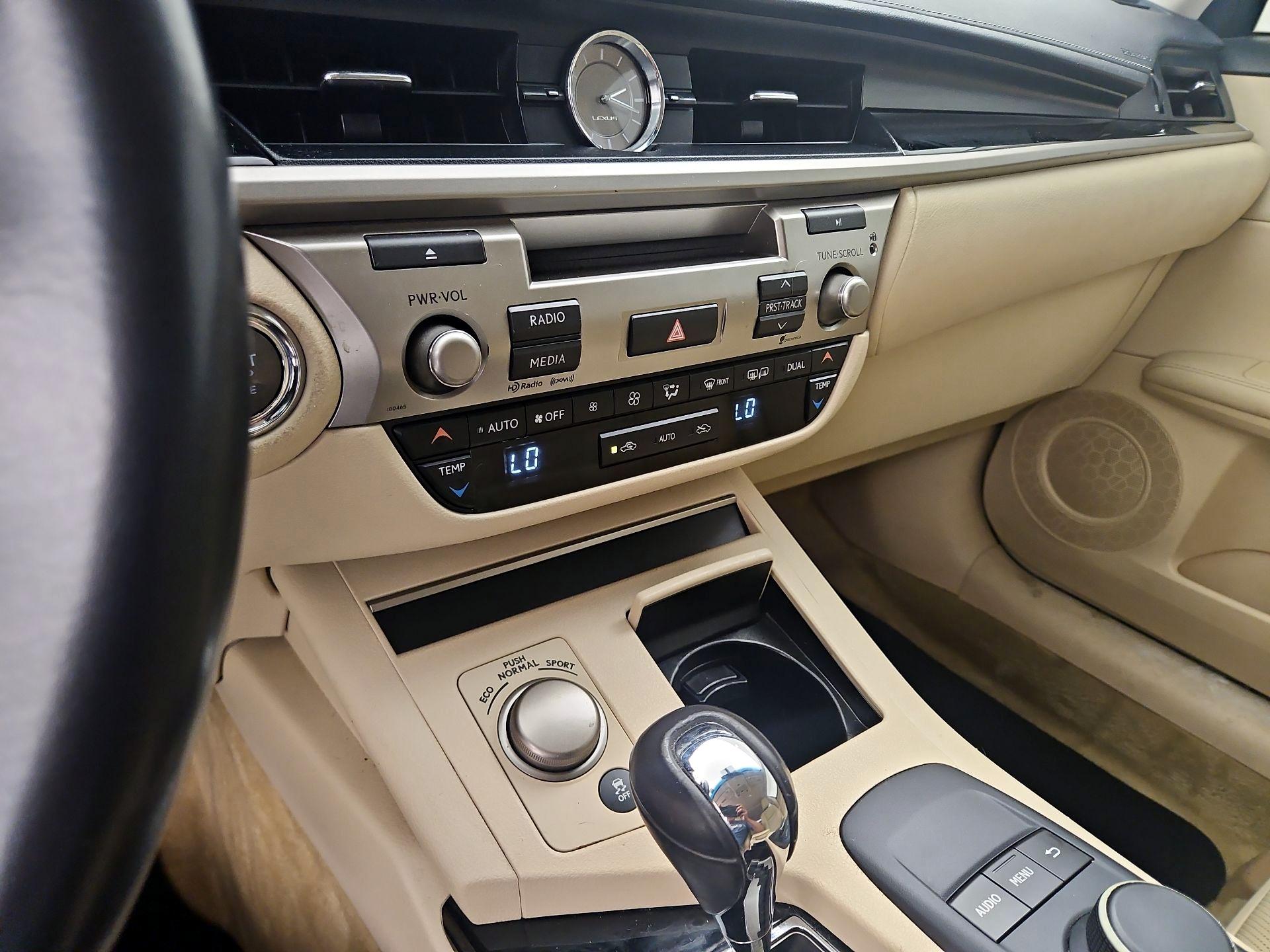 Thumbnail: 2015 Lexus ES - 16