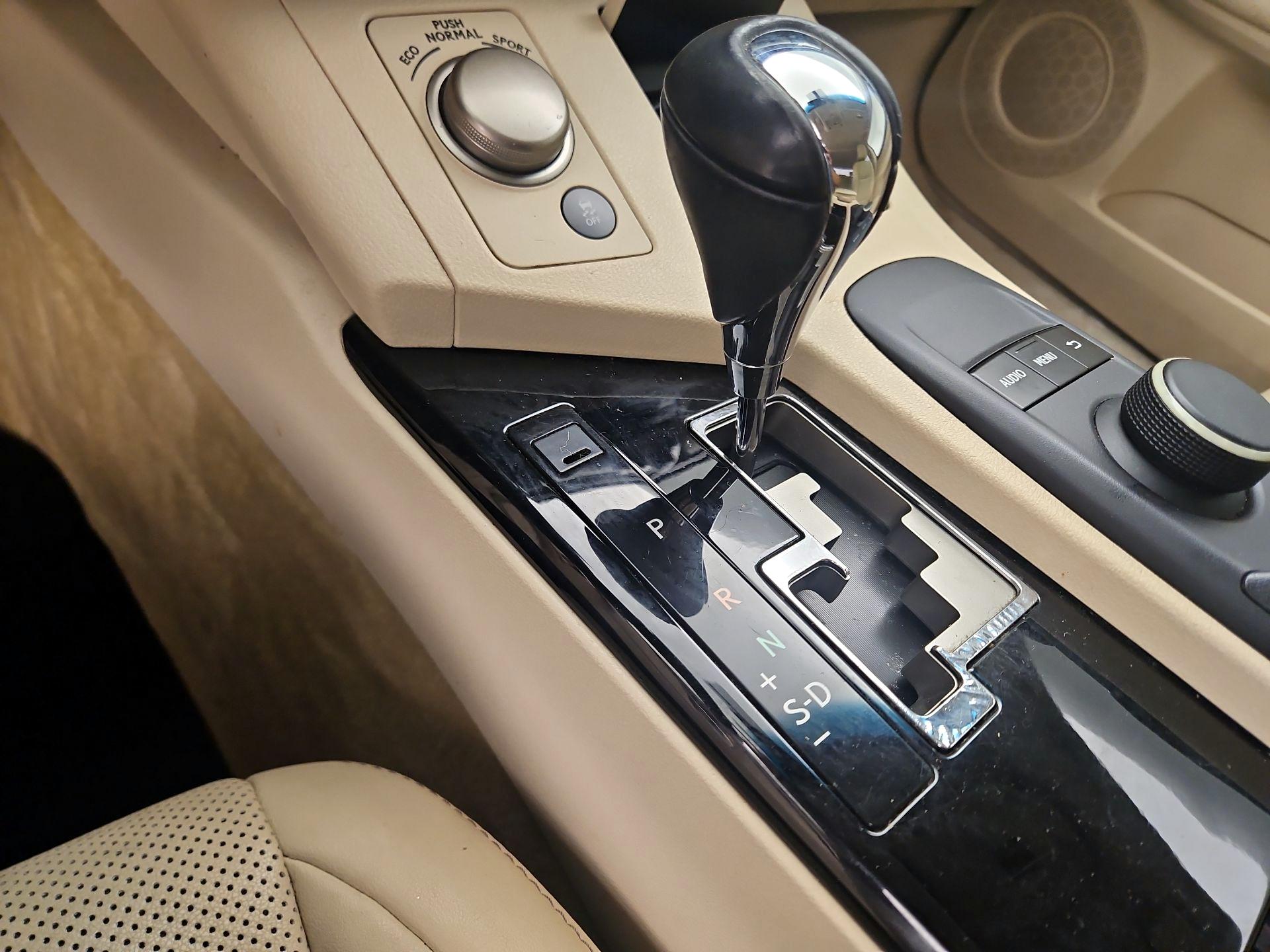 Thumbnail: 2015 Lexus ES - 17