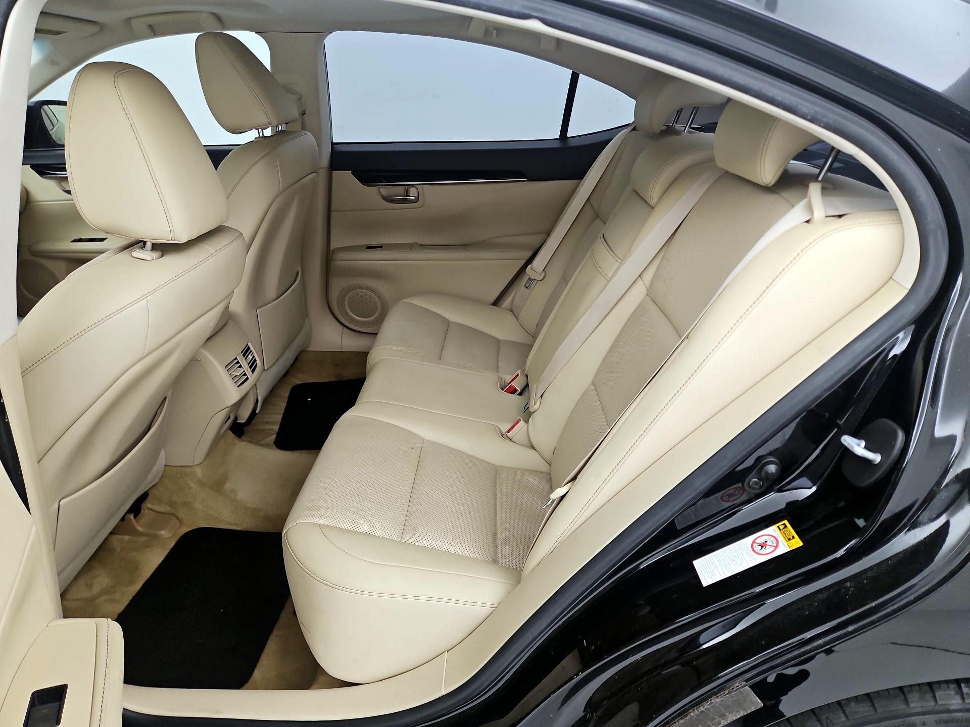 Thumbnail: 2015 Lexus ES - 20