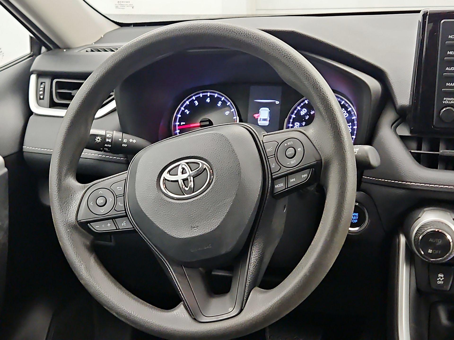 Thumbnail: 2021 Toyota RAV4 - 10