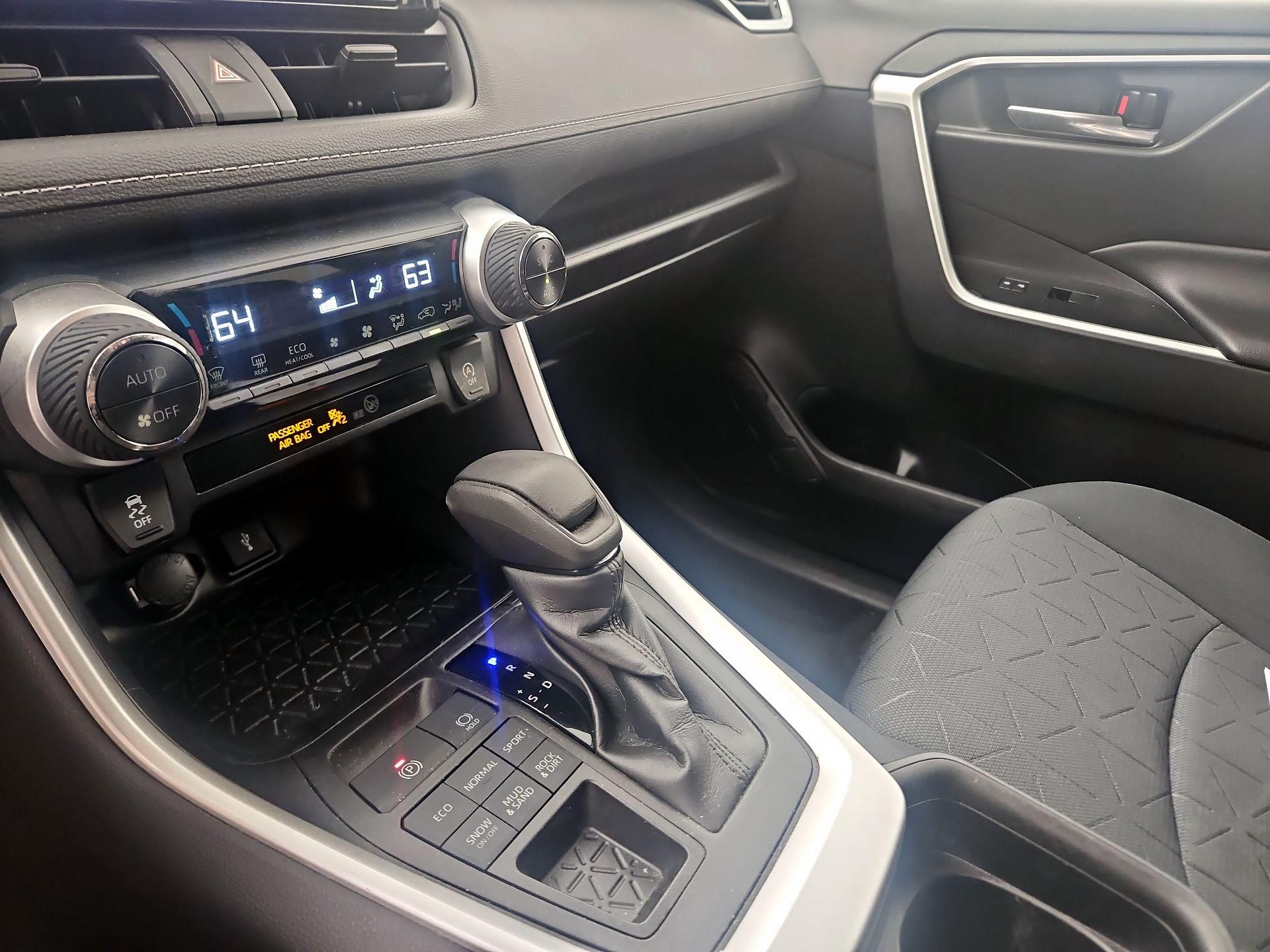 Thumbnail: 2021 Toyota RAV4 - 15