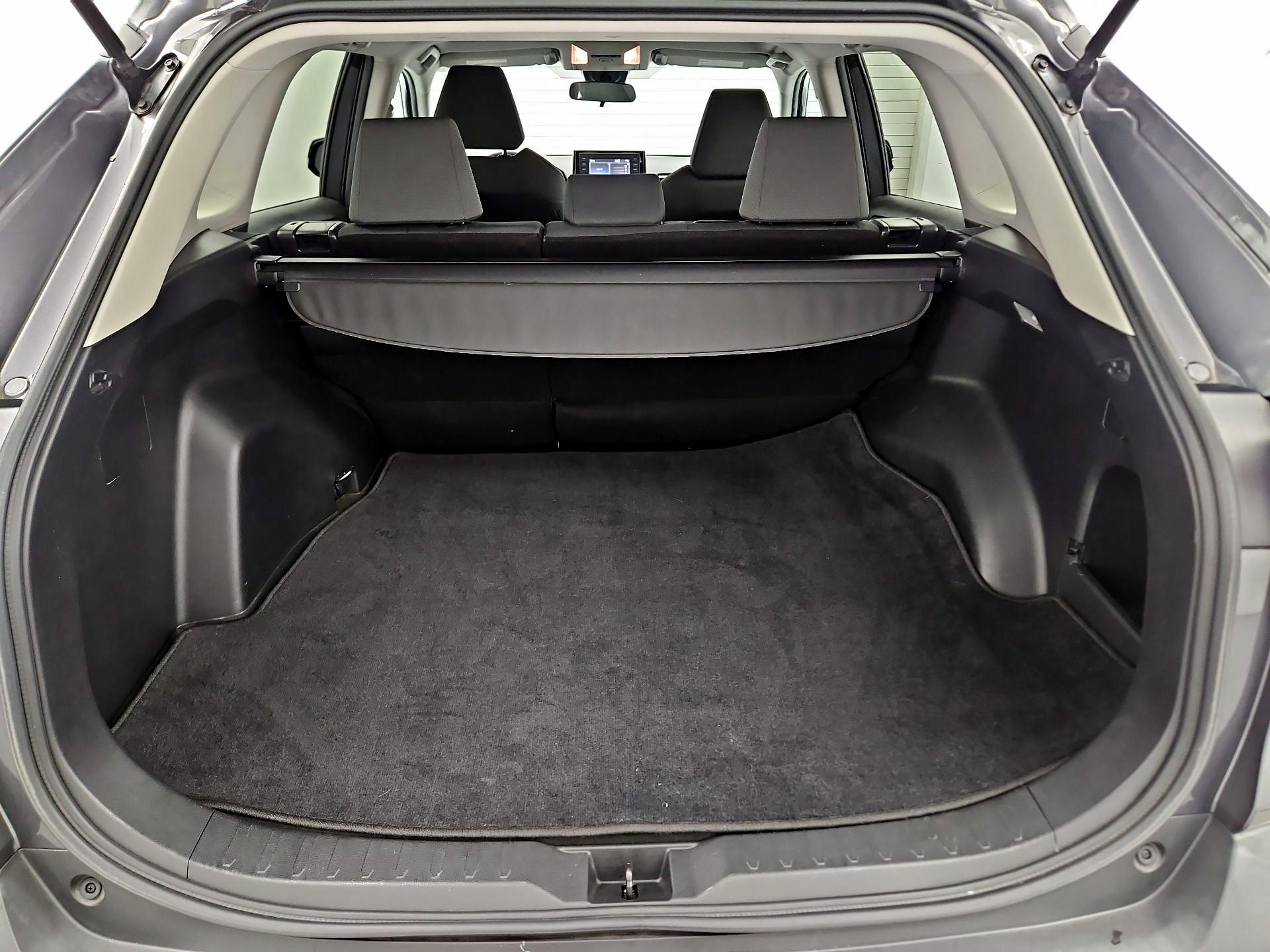 Thumbnail: 2021 Toyota RAV4 - 17