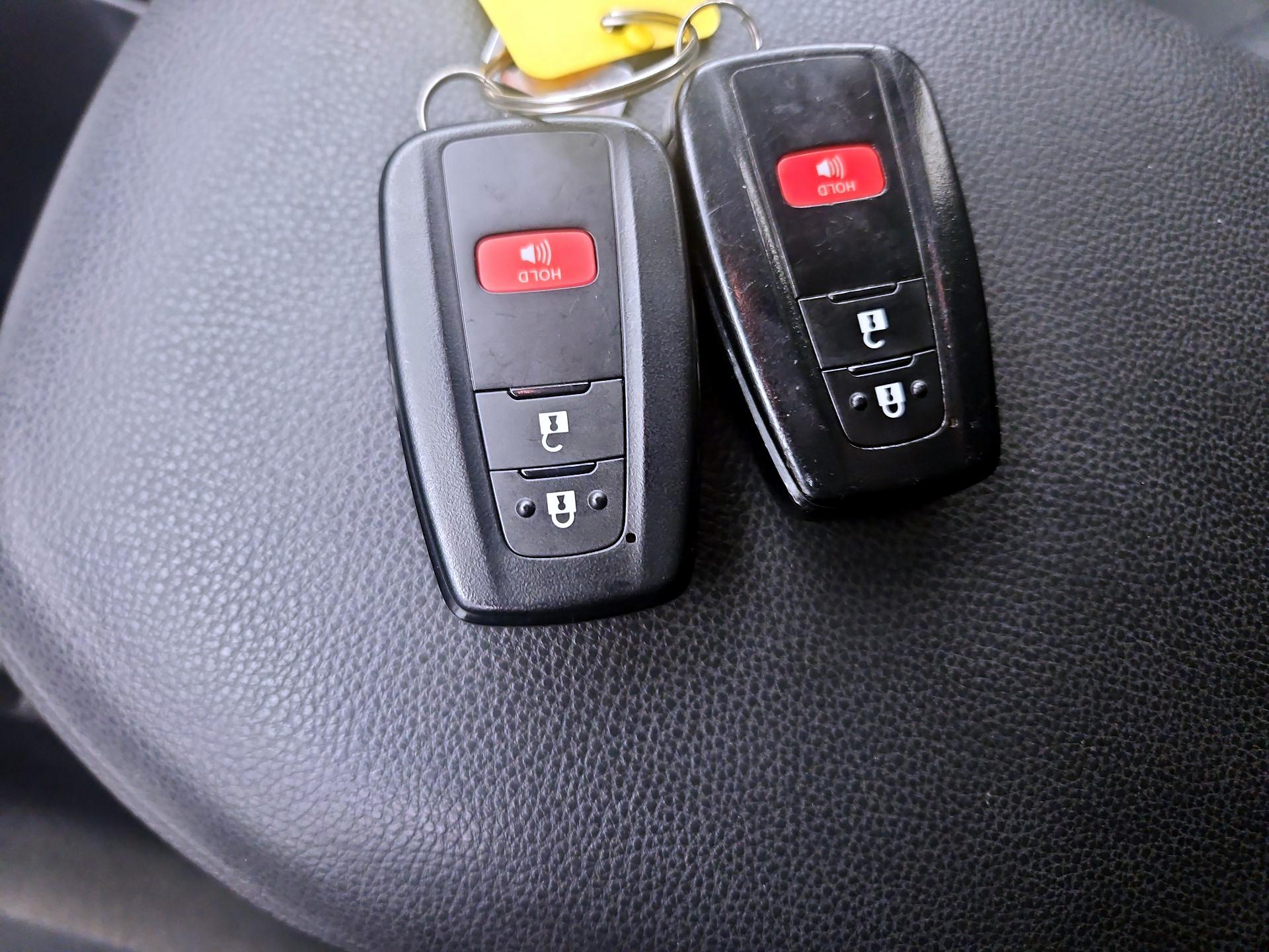 Thumbnail: 2021 Toyota RAV4 - 19