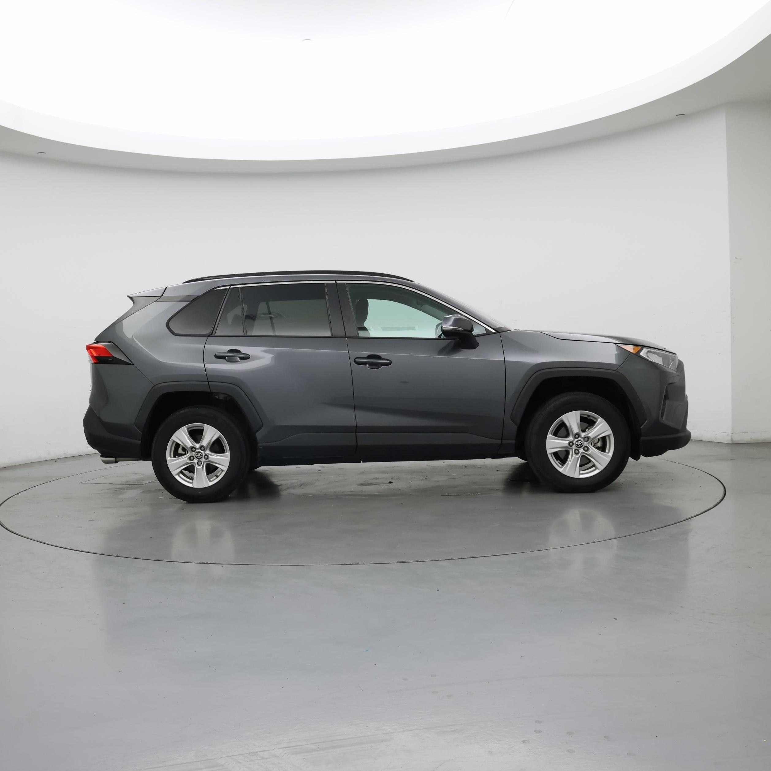 Thumbnail: 2021 Toyota RAV4 - 7