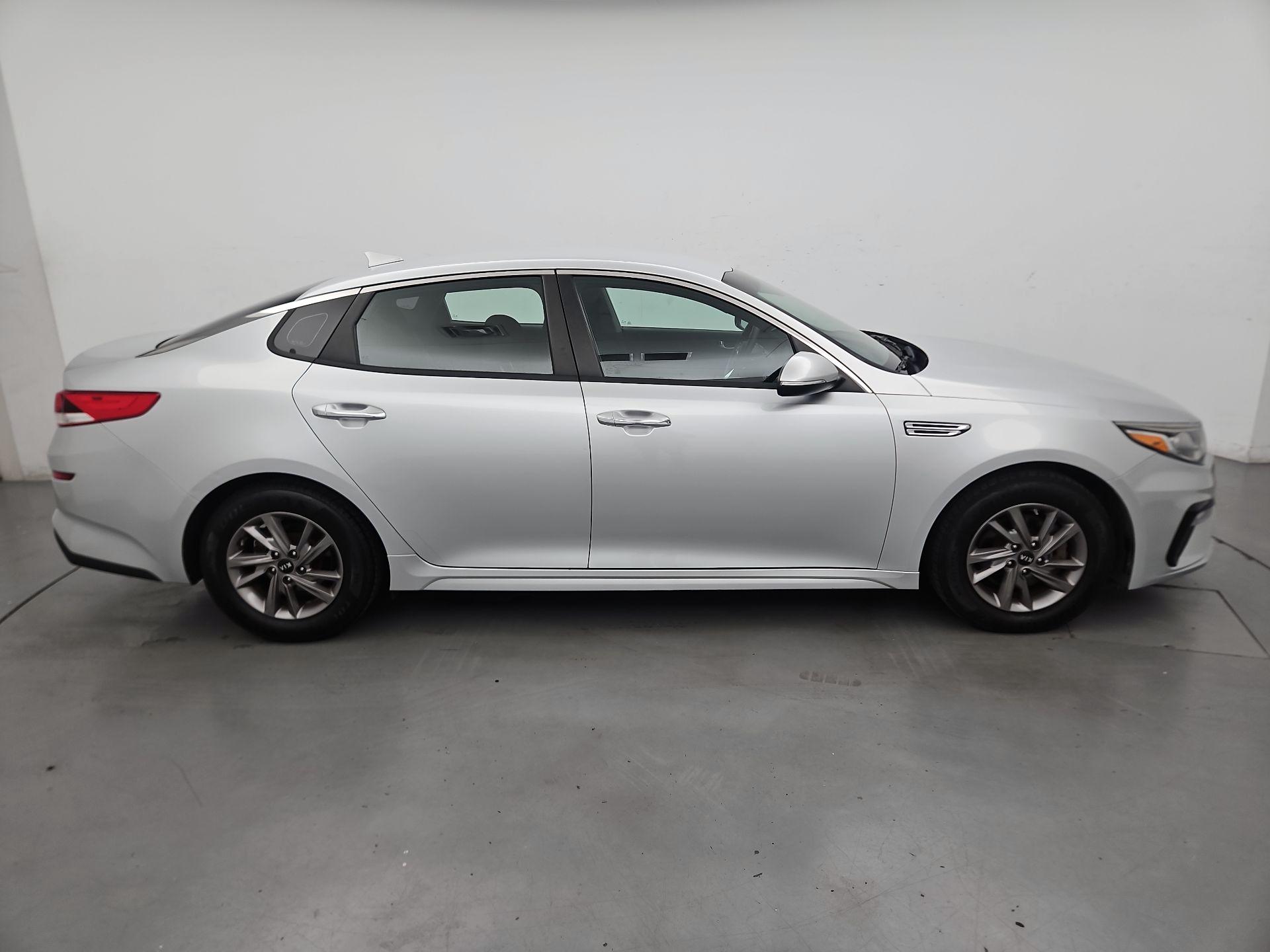 Thumbnail: 2020 Kia Optima - 4