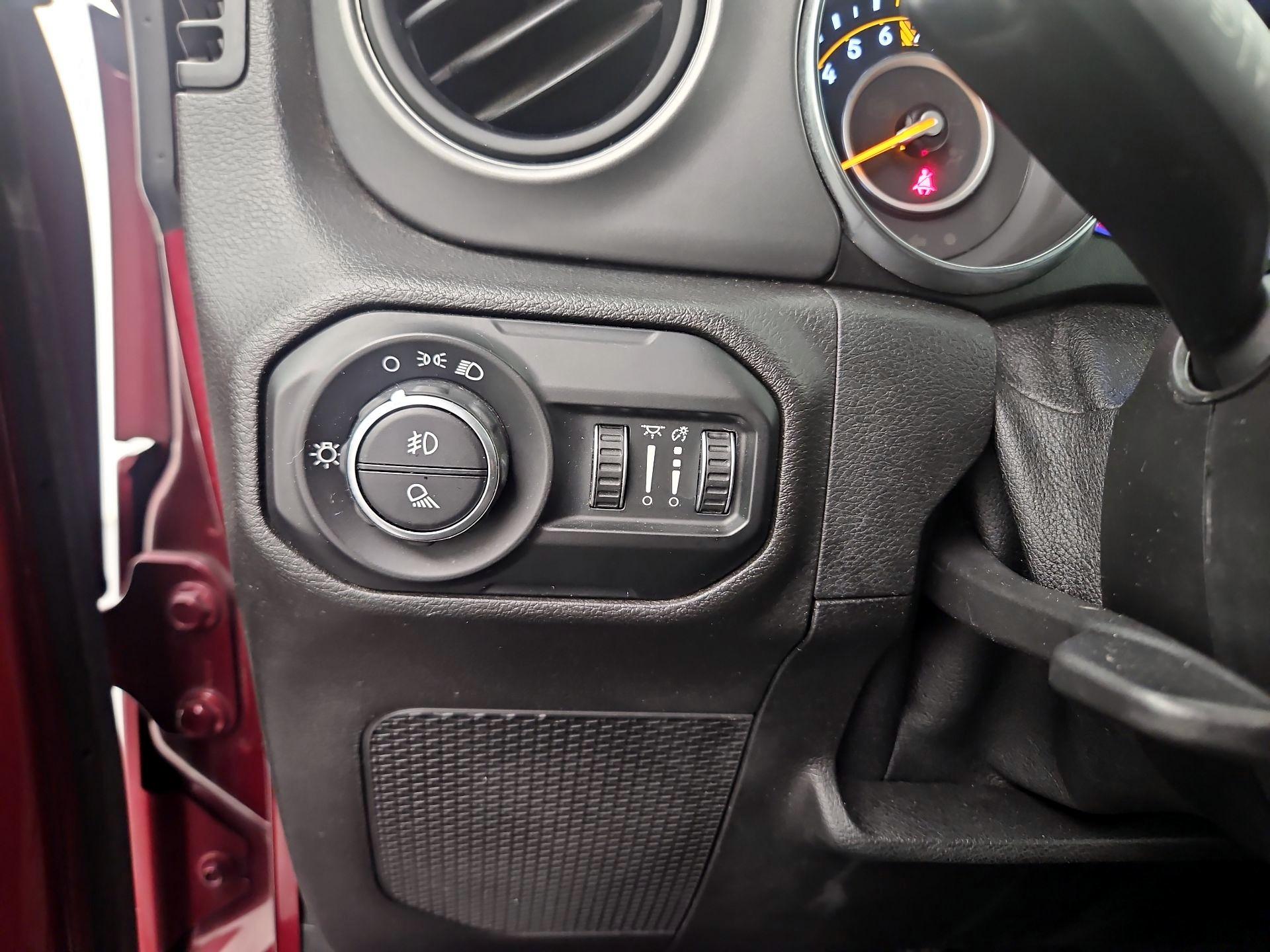 Thumbnail: 2021 Jeep Gladiator - 11