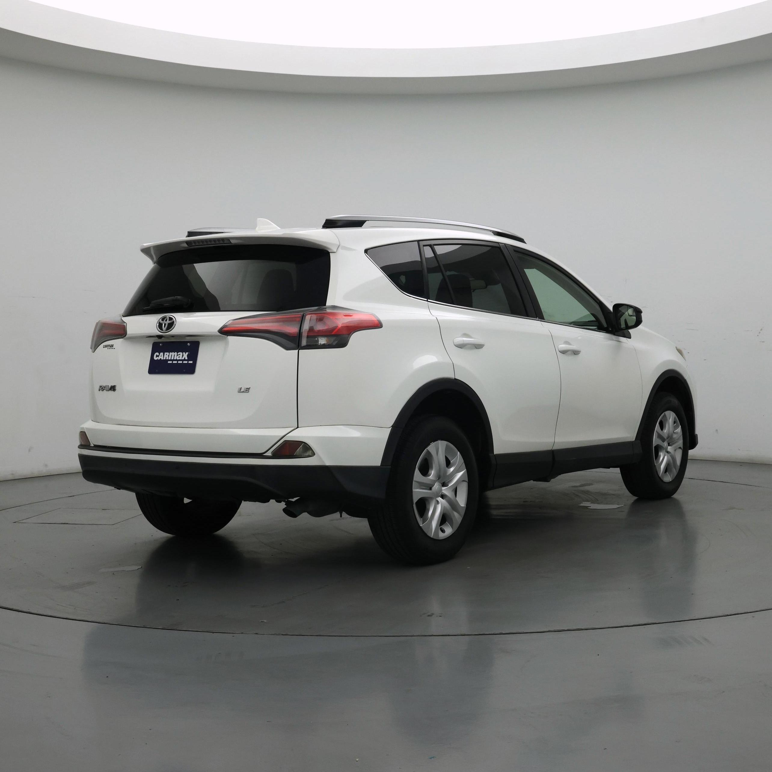 Thumbnail: 2017 Toyota RAV4 - 8