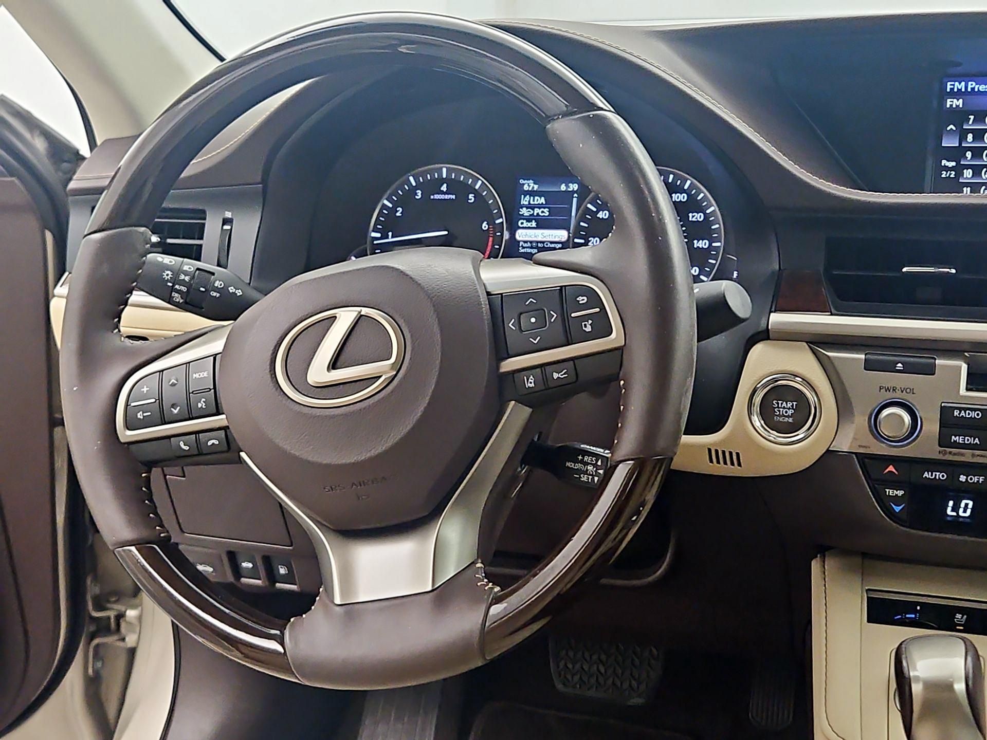 Thumbnail: 2018 Lexus ES - 10