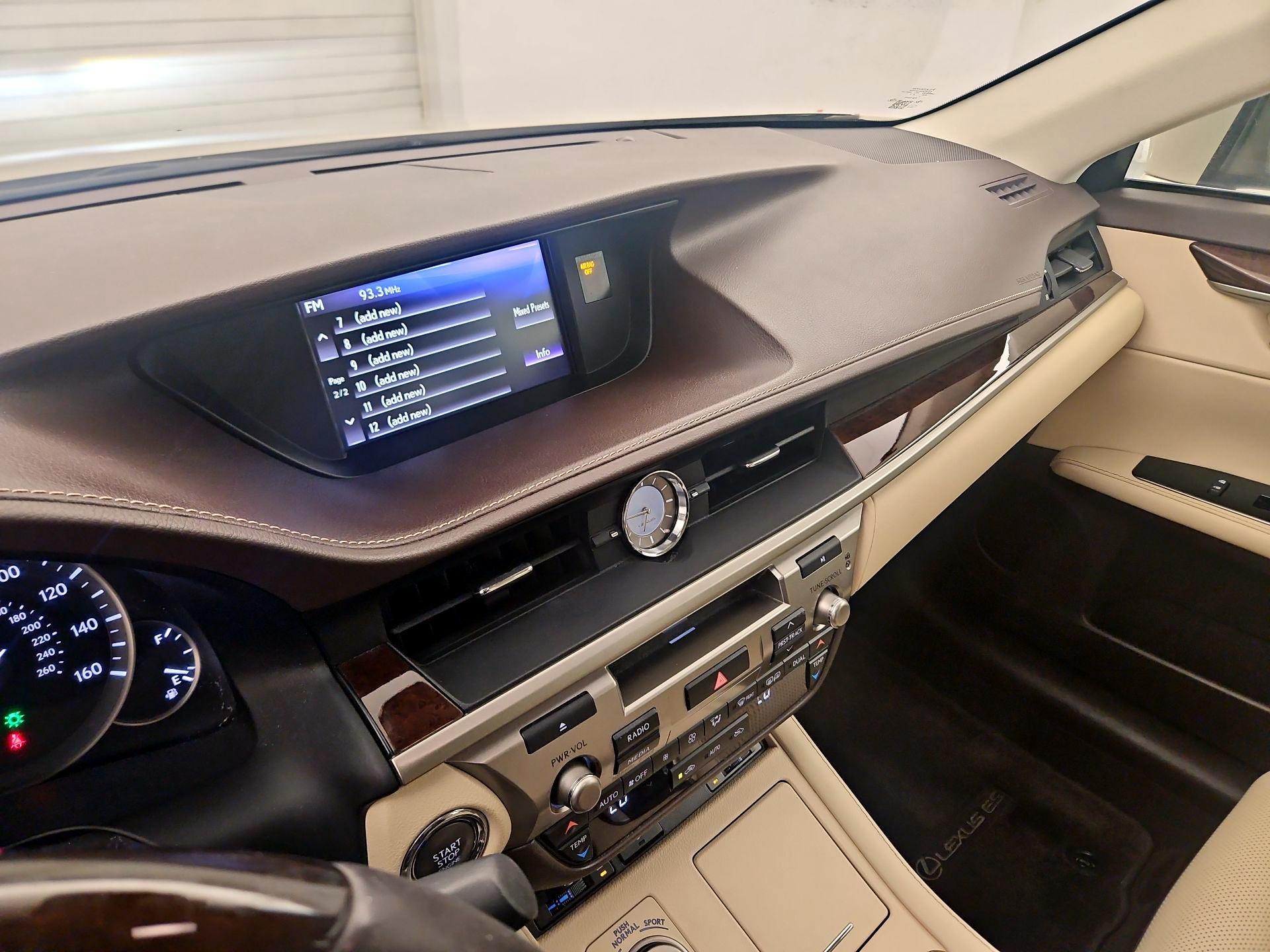 Thumbnail: 2018 Lexus ES - 13