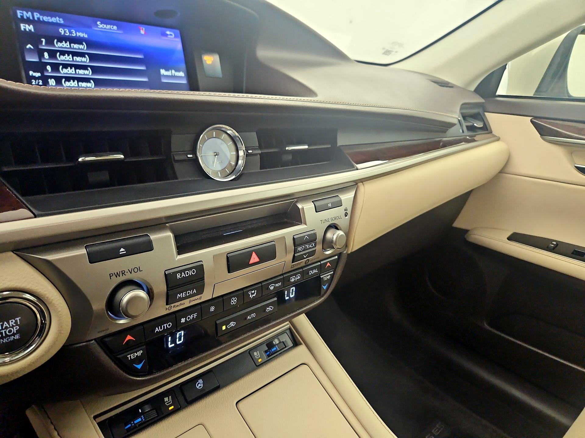 Thumbnail: 2018 Lexus ES - 14