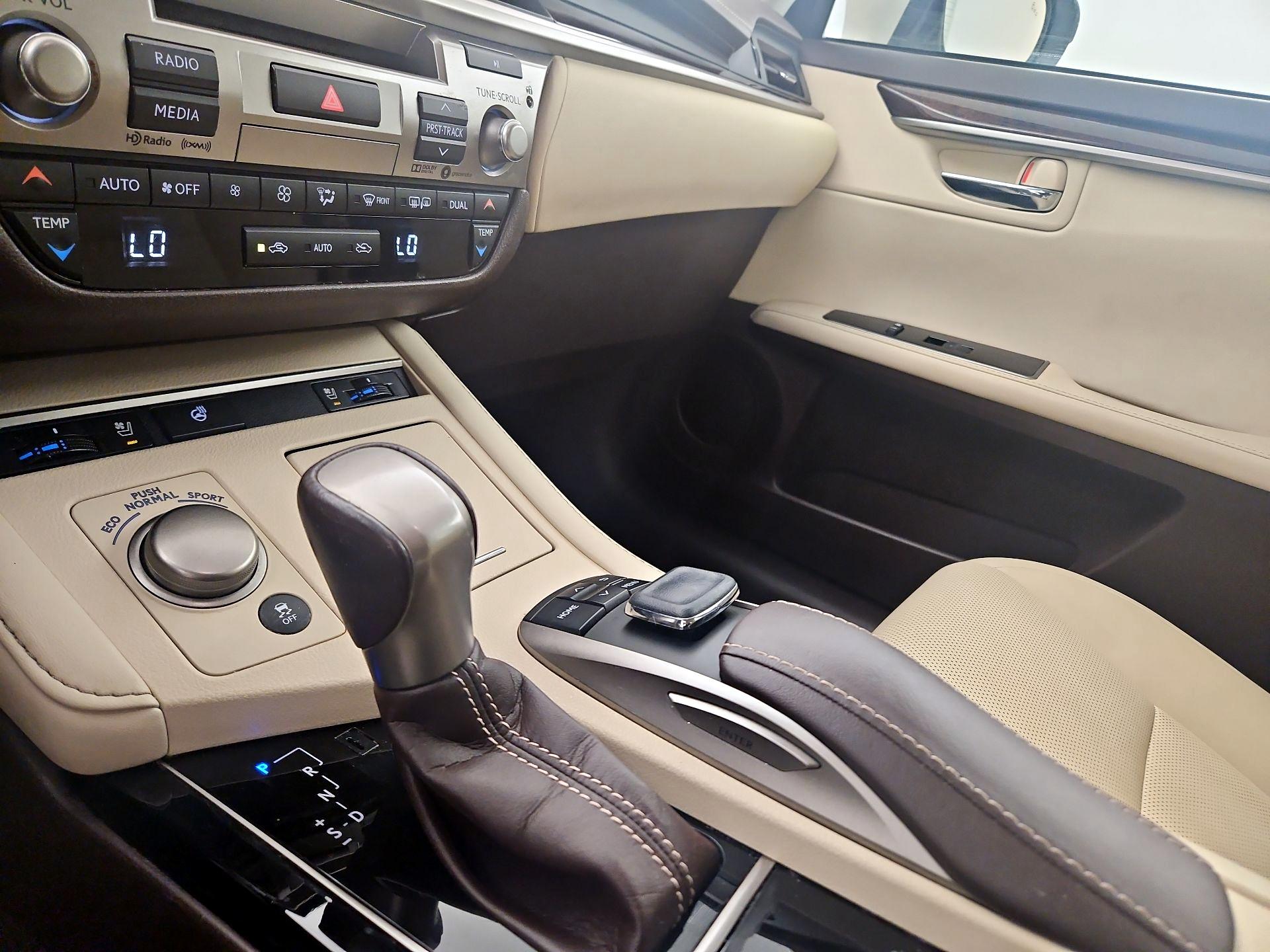 Thumbnail: 2018 Lexus ES - 15