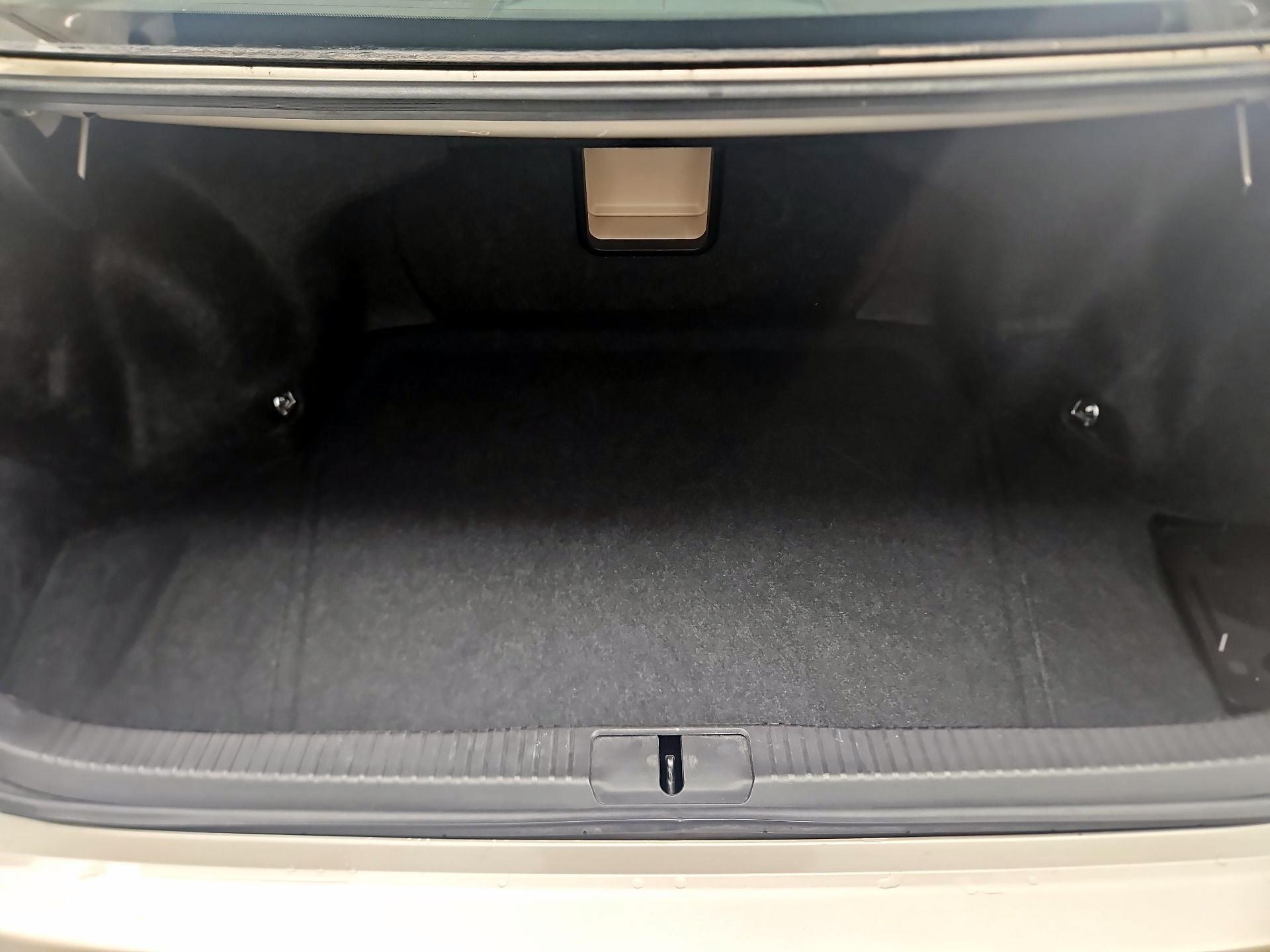 Thumbnail: 2018 Lexus ES - 17