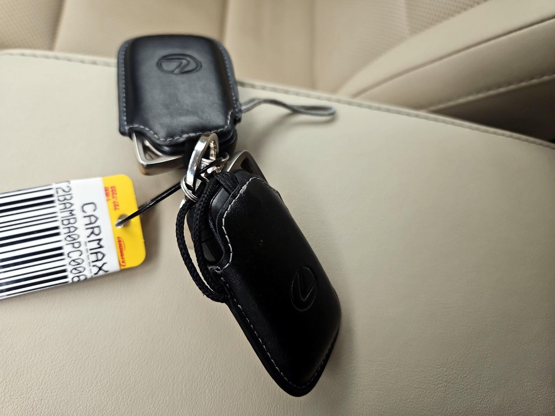 Thumbnail: 2018 Lexus ES - 19