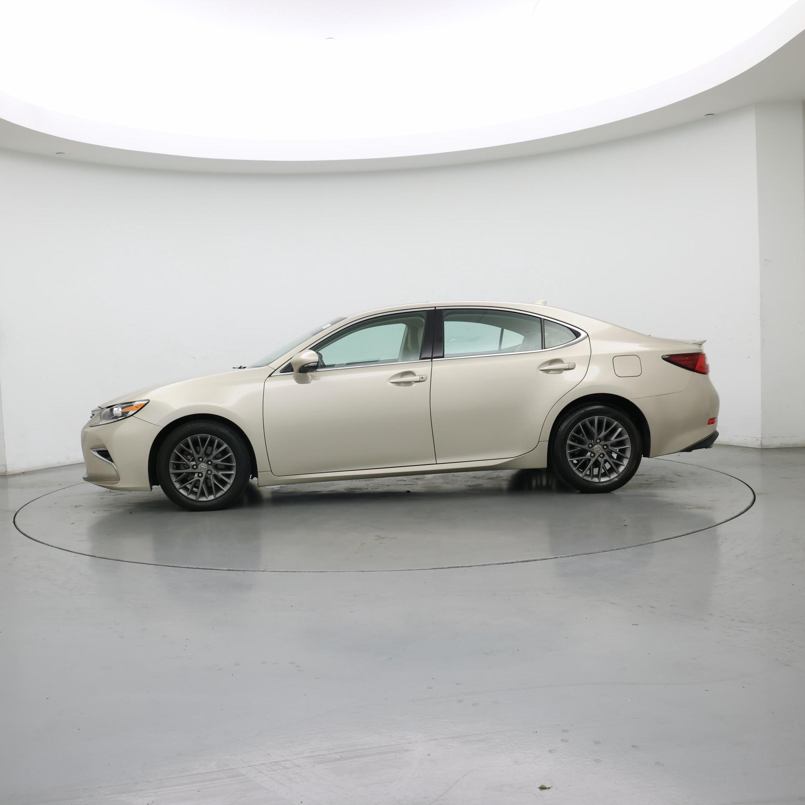 Thumbnail: 2018 Lexus ES - 3