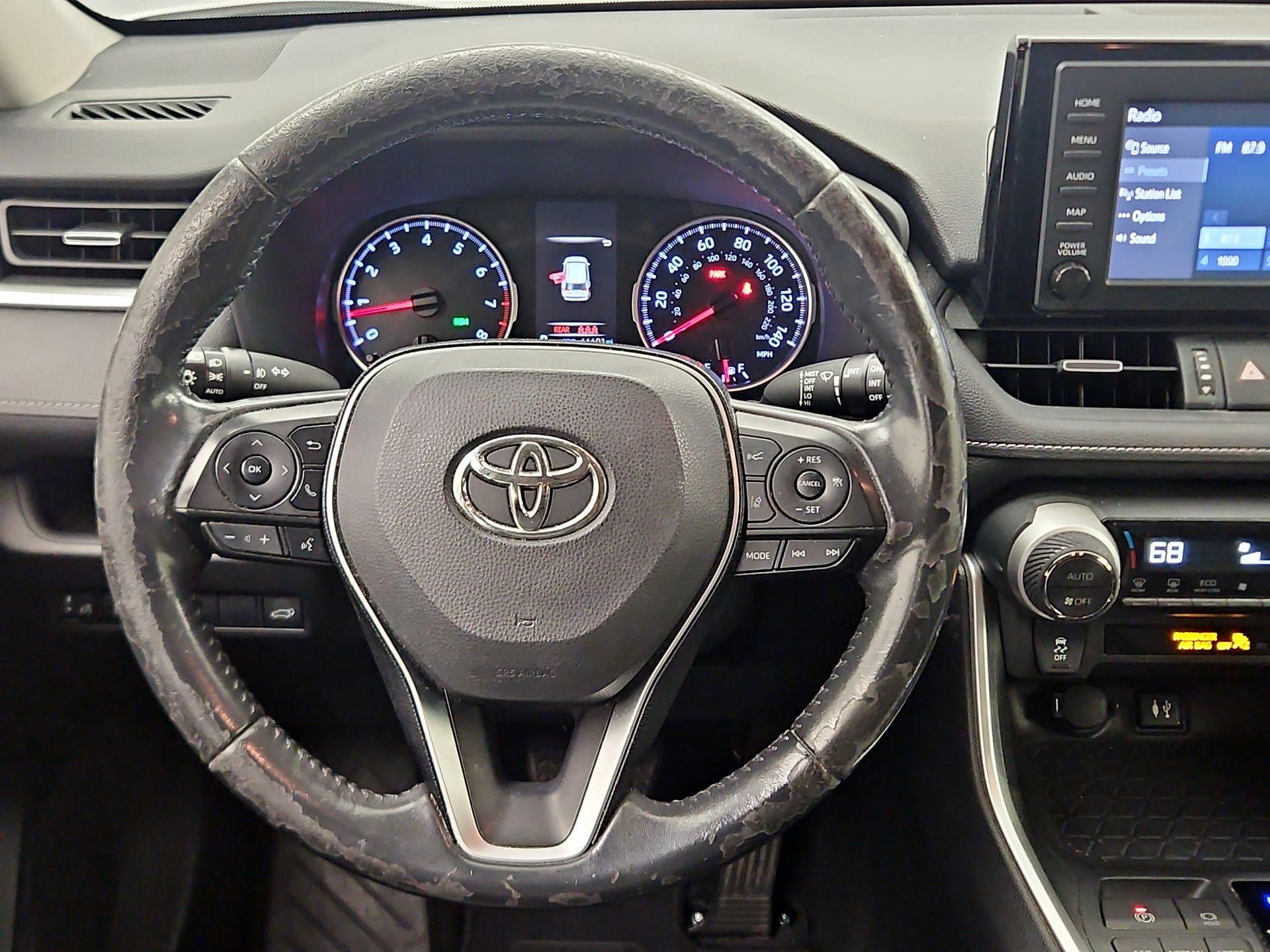 Thumbnail: 2019 Toyota RAV4 - 10