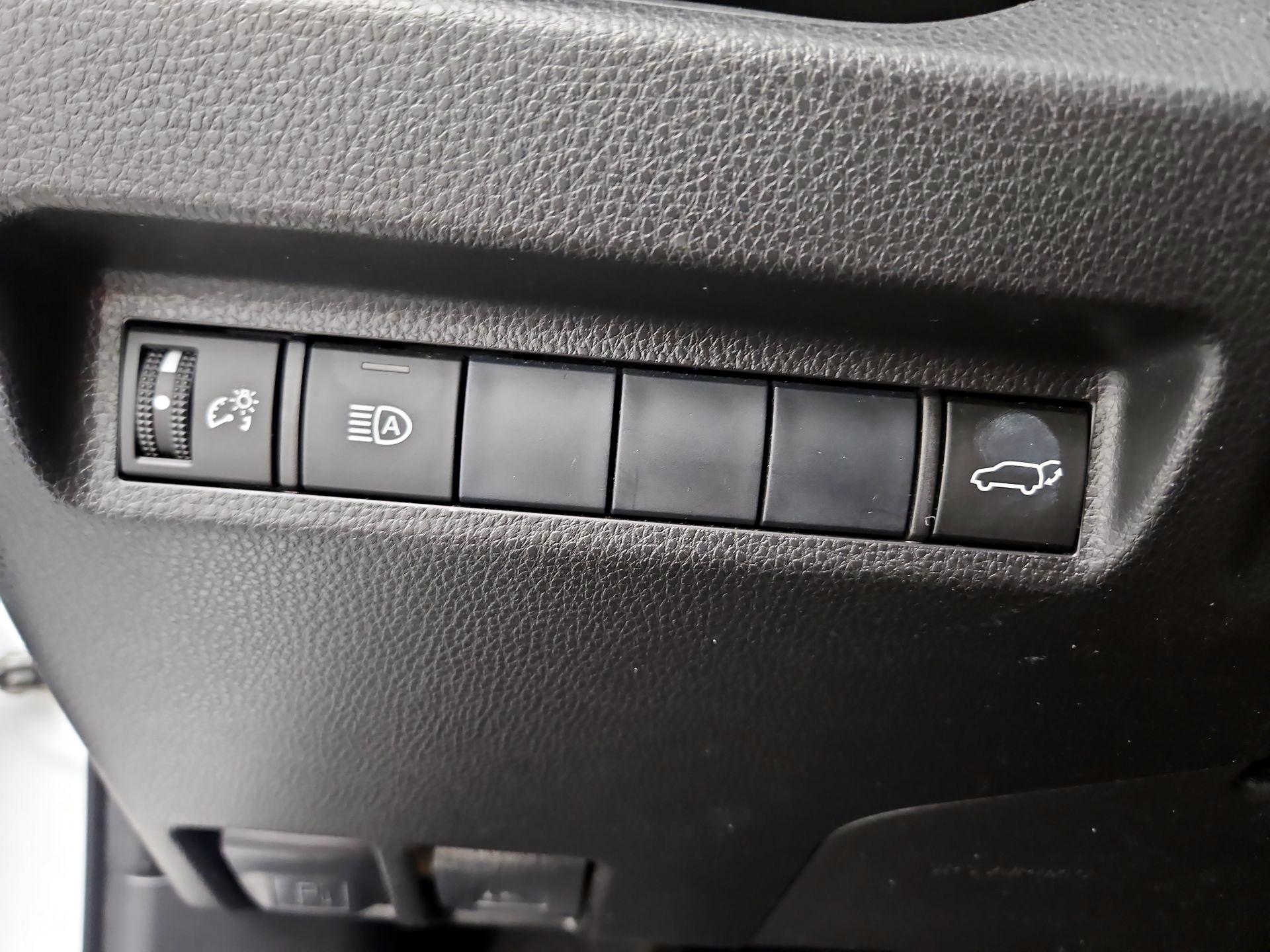 Thumbnail: 2019 Toyota RAV4 - 13