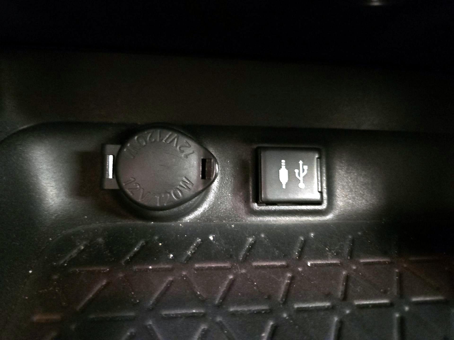 Thumbnail: 2019 Toyota RAV4 - 17