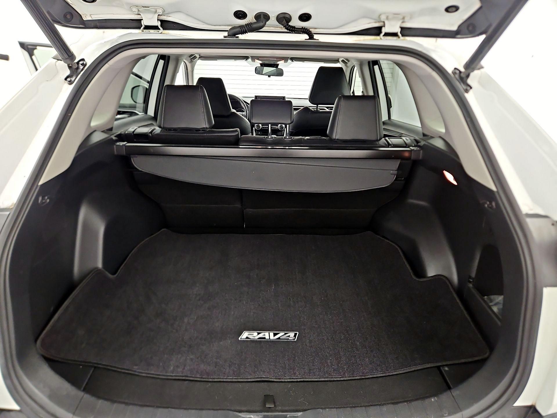 Thumbnail: 2019 Toyota RAV4 - 19