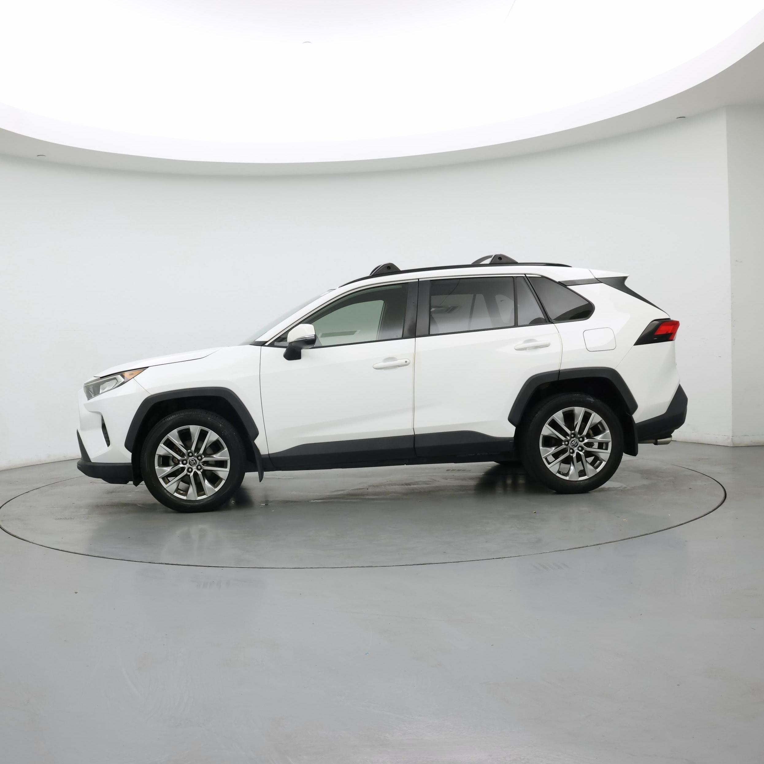 Thumbnail: 2019 Toyota RAV4 - 3