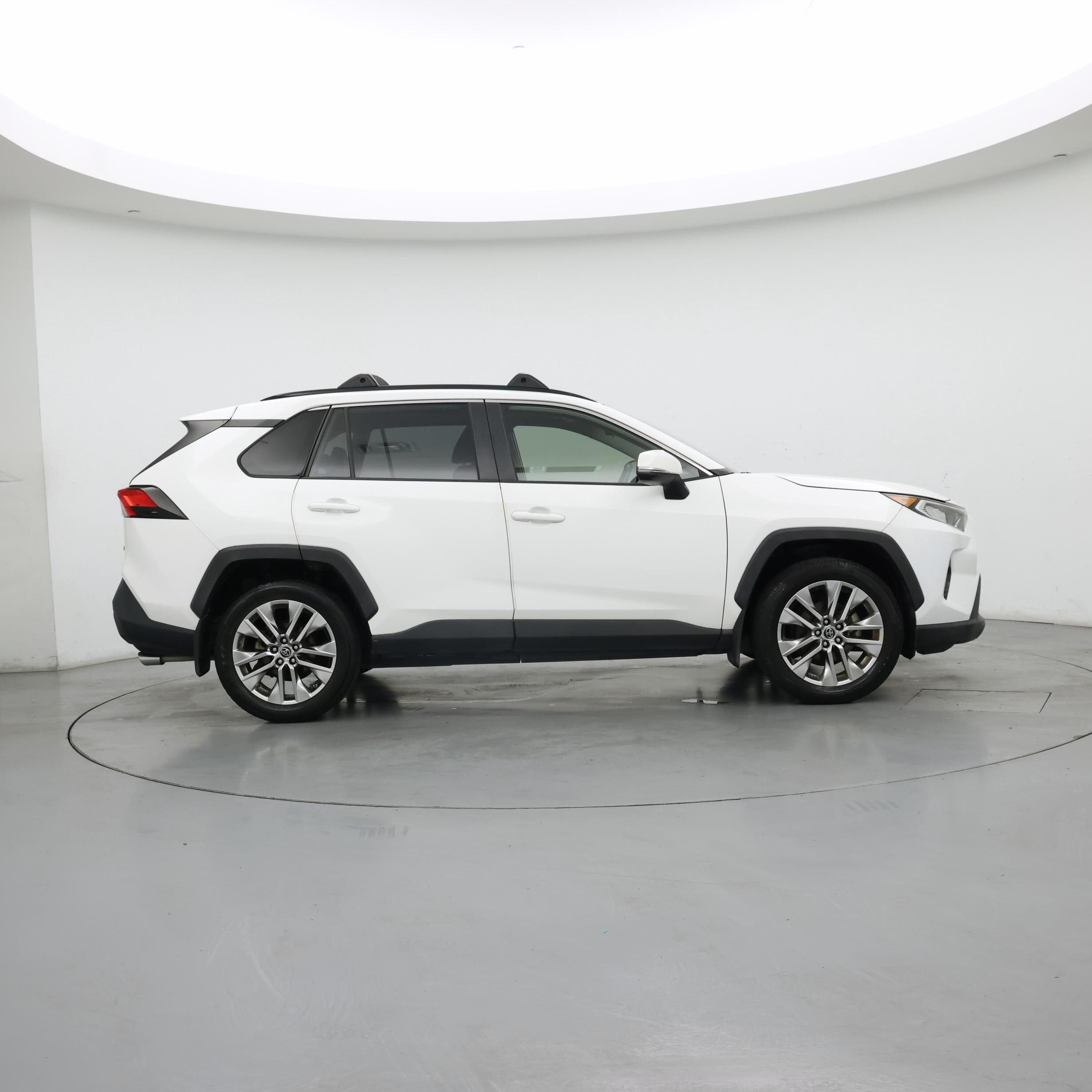 Thumbnail: 2019 Toyota RAV4 - 7