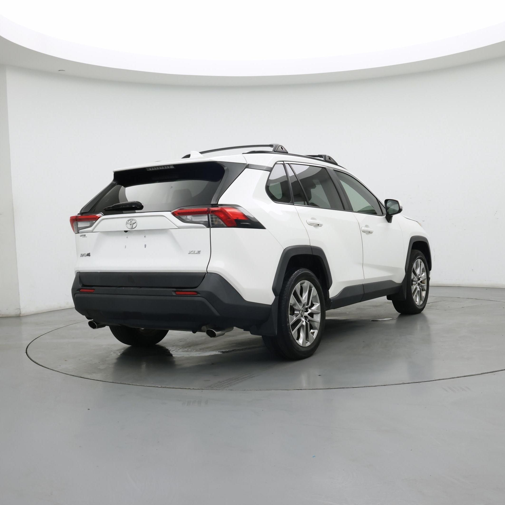 Thumbnail: 2019 Toyota RAV4 - 8