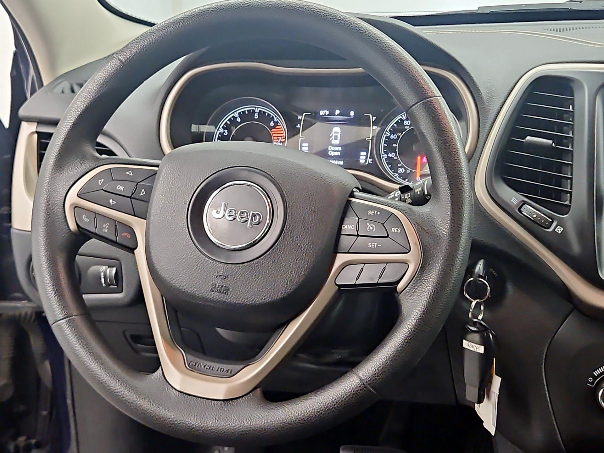 Thumbnail: 2016 Jeep Cherokee - 10