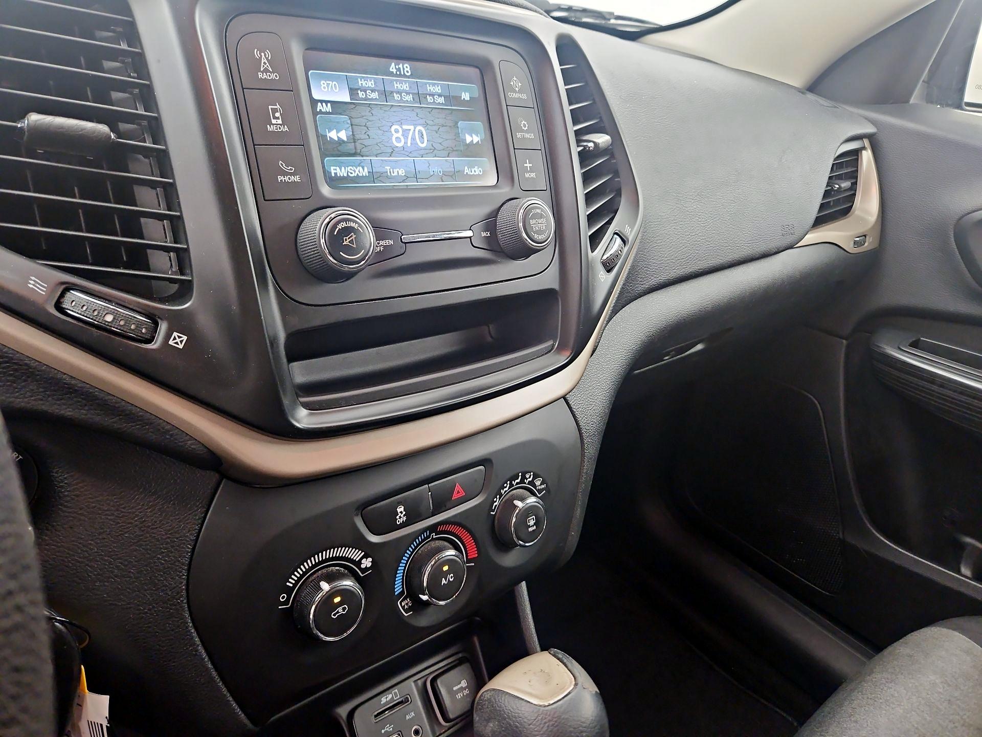 Thumbnail: 2016 Jeep Cherokee - 14