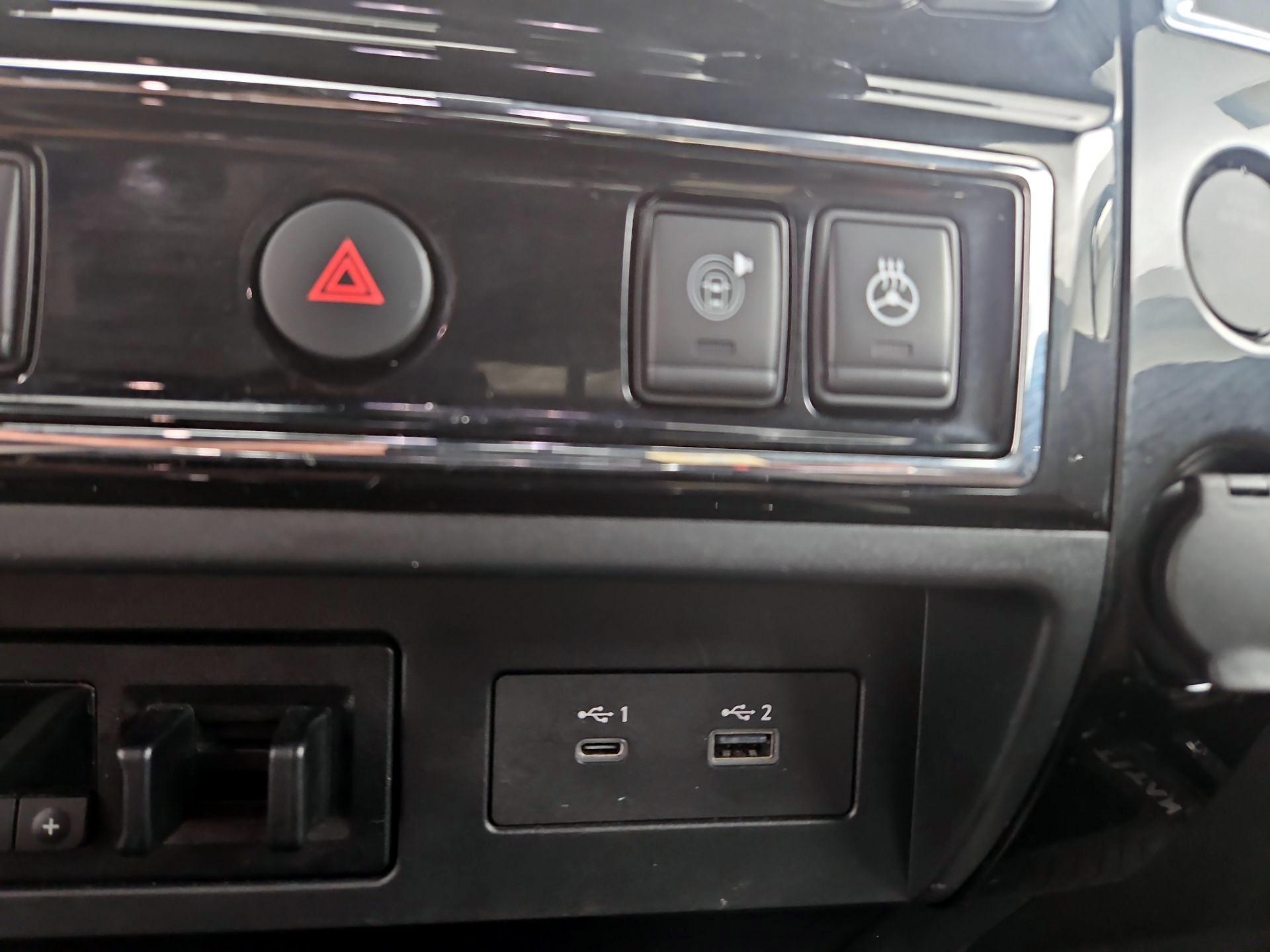Thumbnail: 2020 Nissan Titan - 18