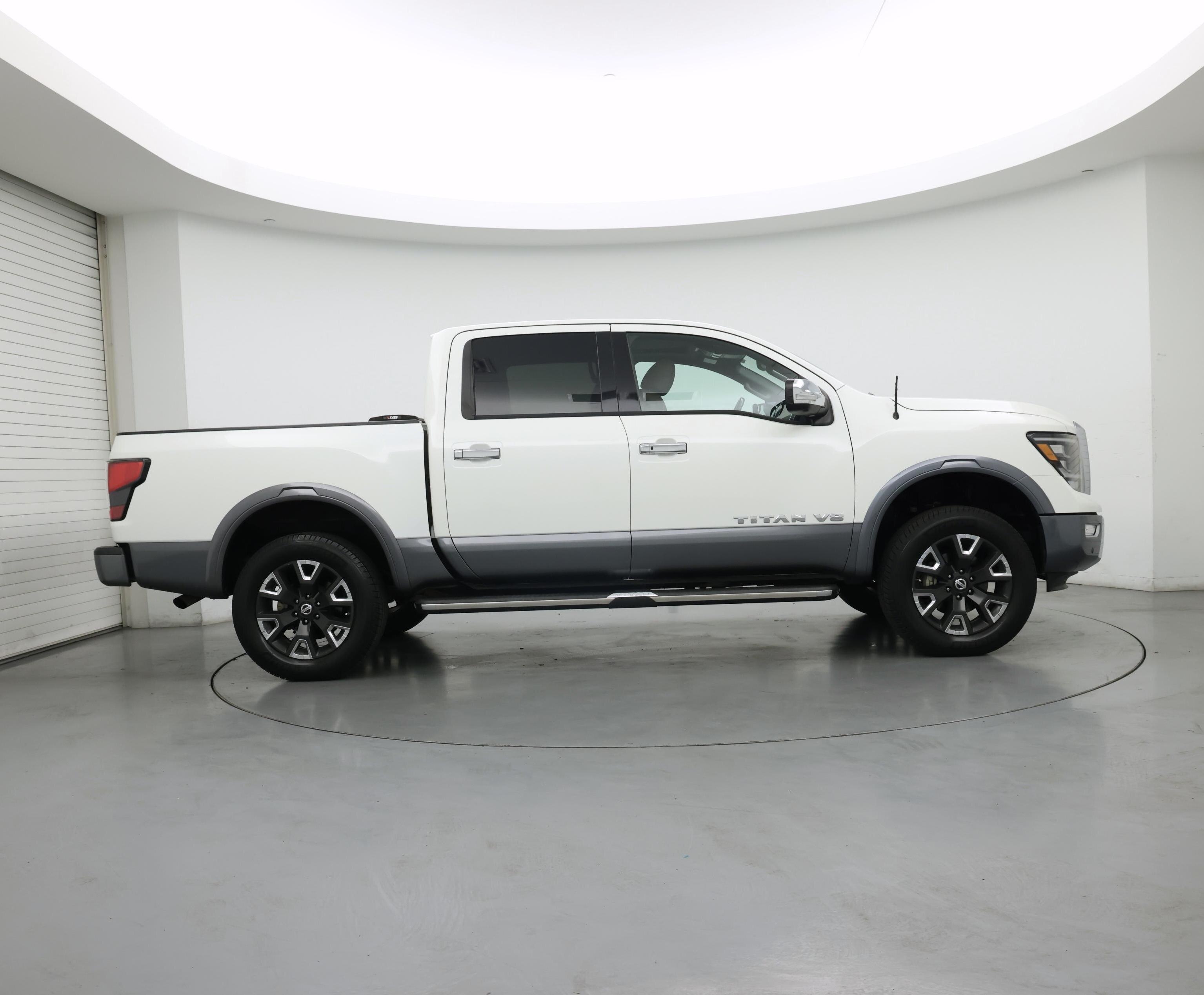 Thumbnail: 2020 Nissan Titan - 7