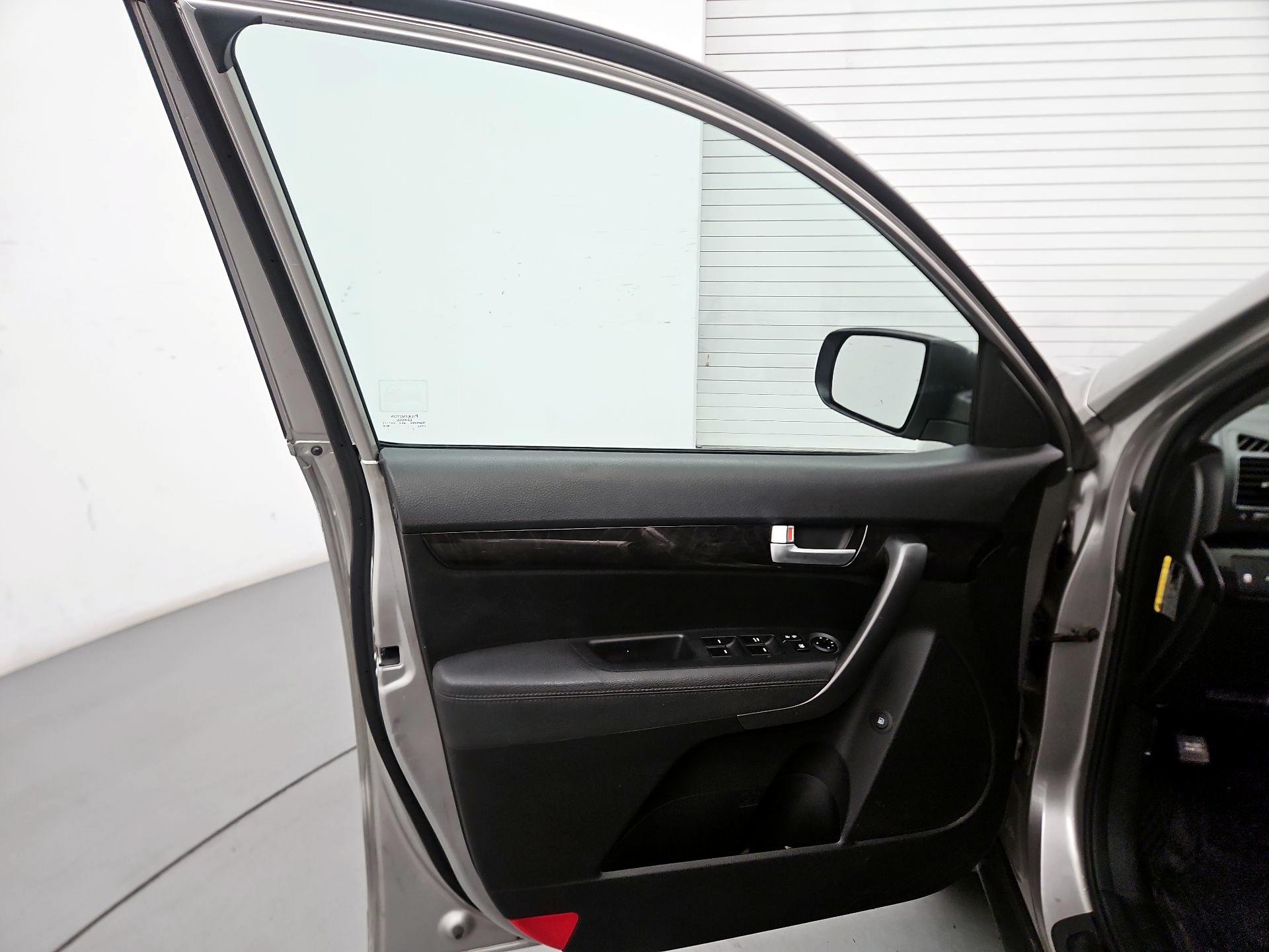 Thumbnail: 2014 Kia Sorento - 12