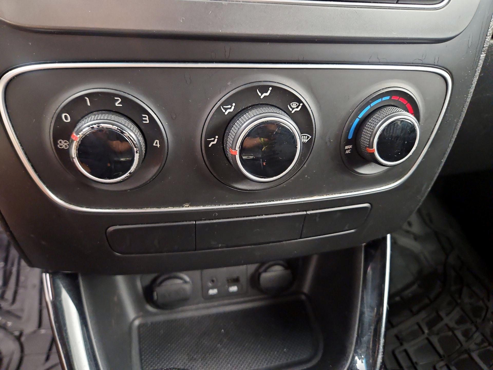 Thumbnail: 2014 Kia Sorento - 15