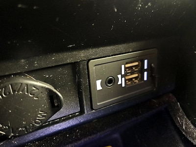 USB/AUX Ports