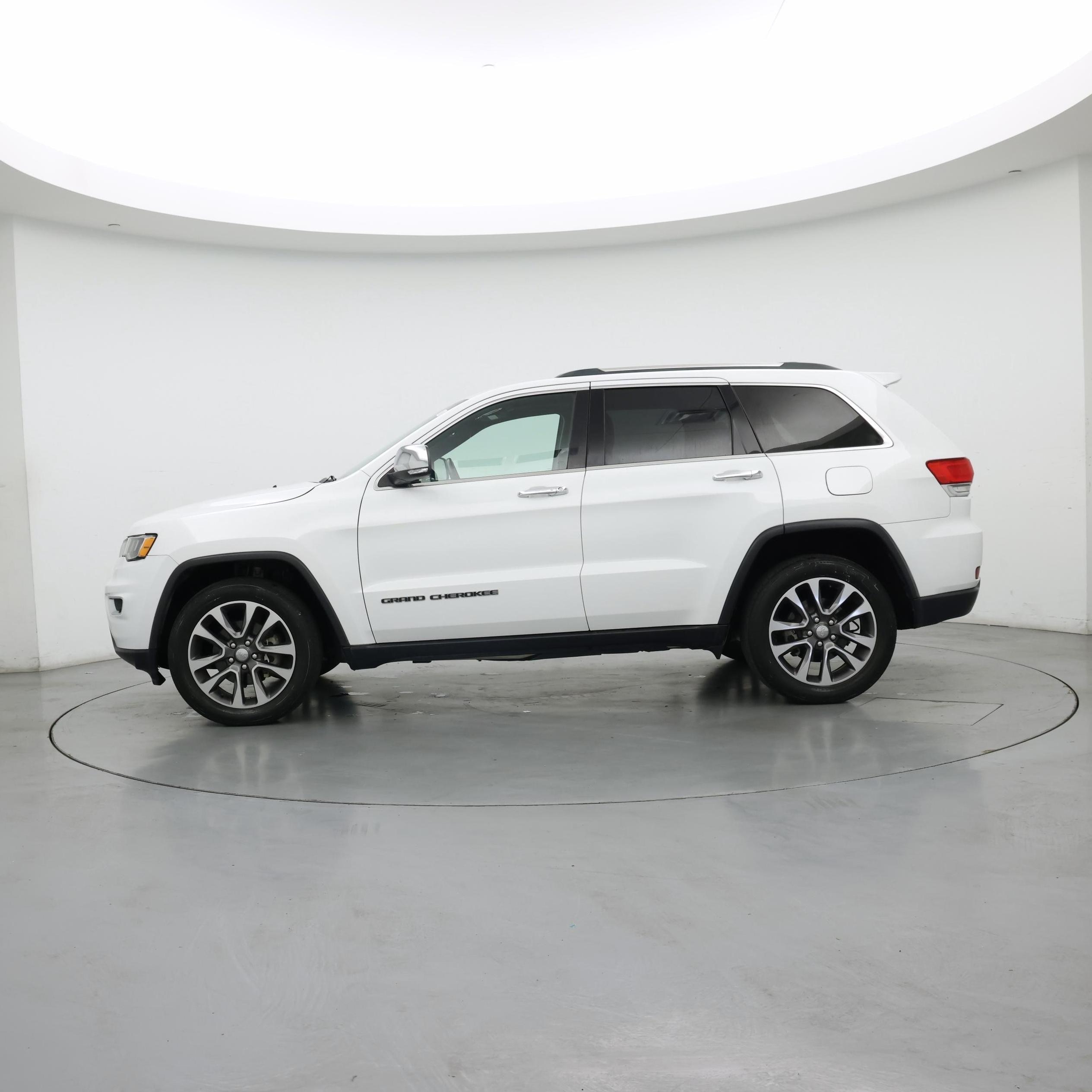 Thumbnail: 2018 Jeep Grand Cherokee - 3