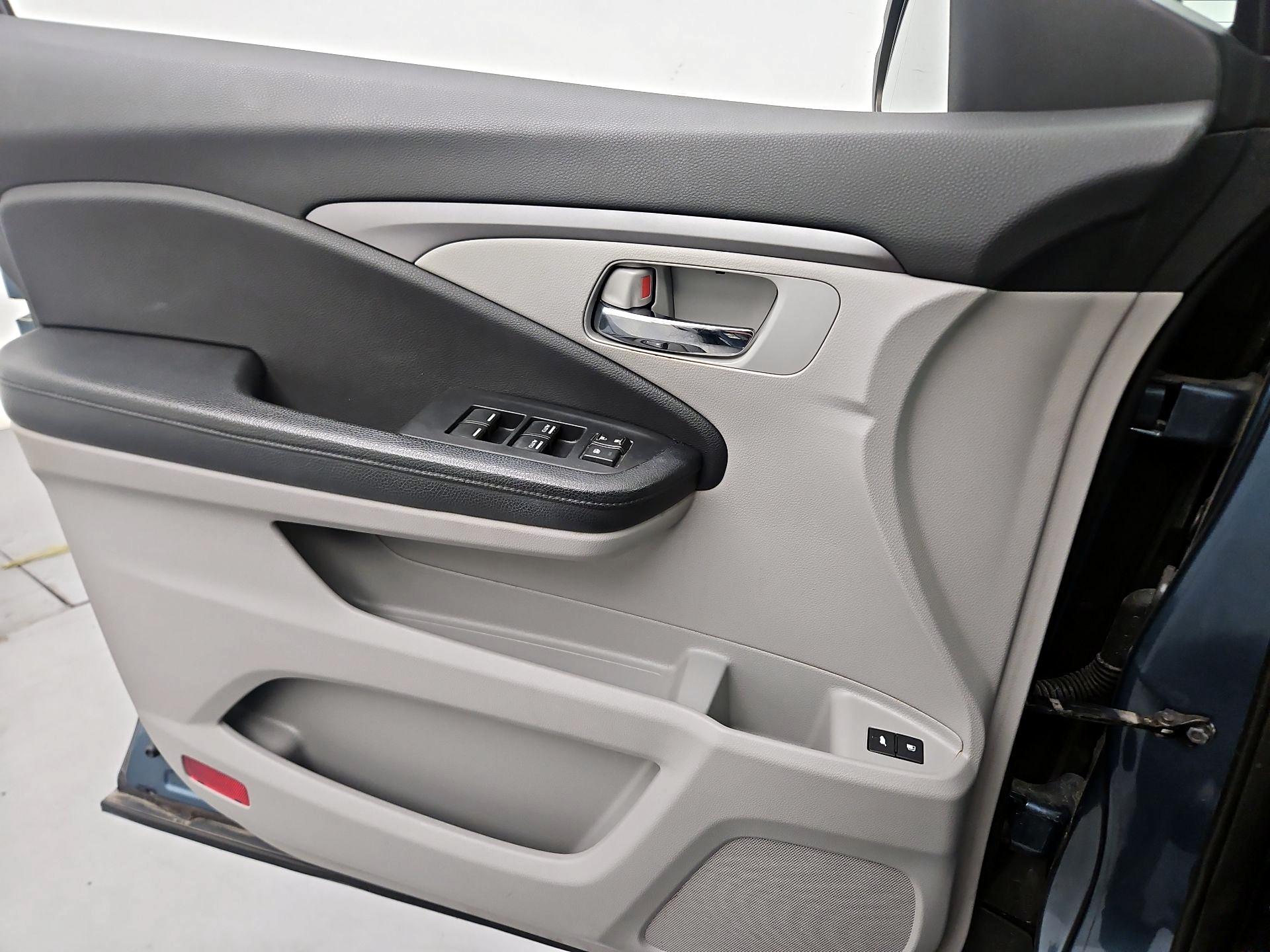 Thumbnail: 2016 Honda Pilot - 12