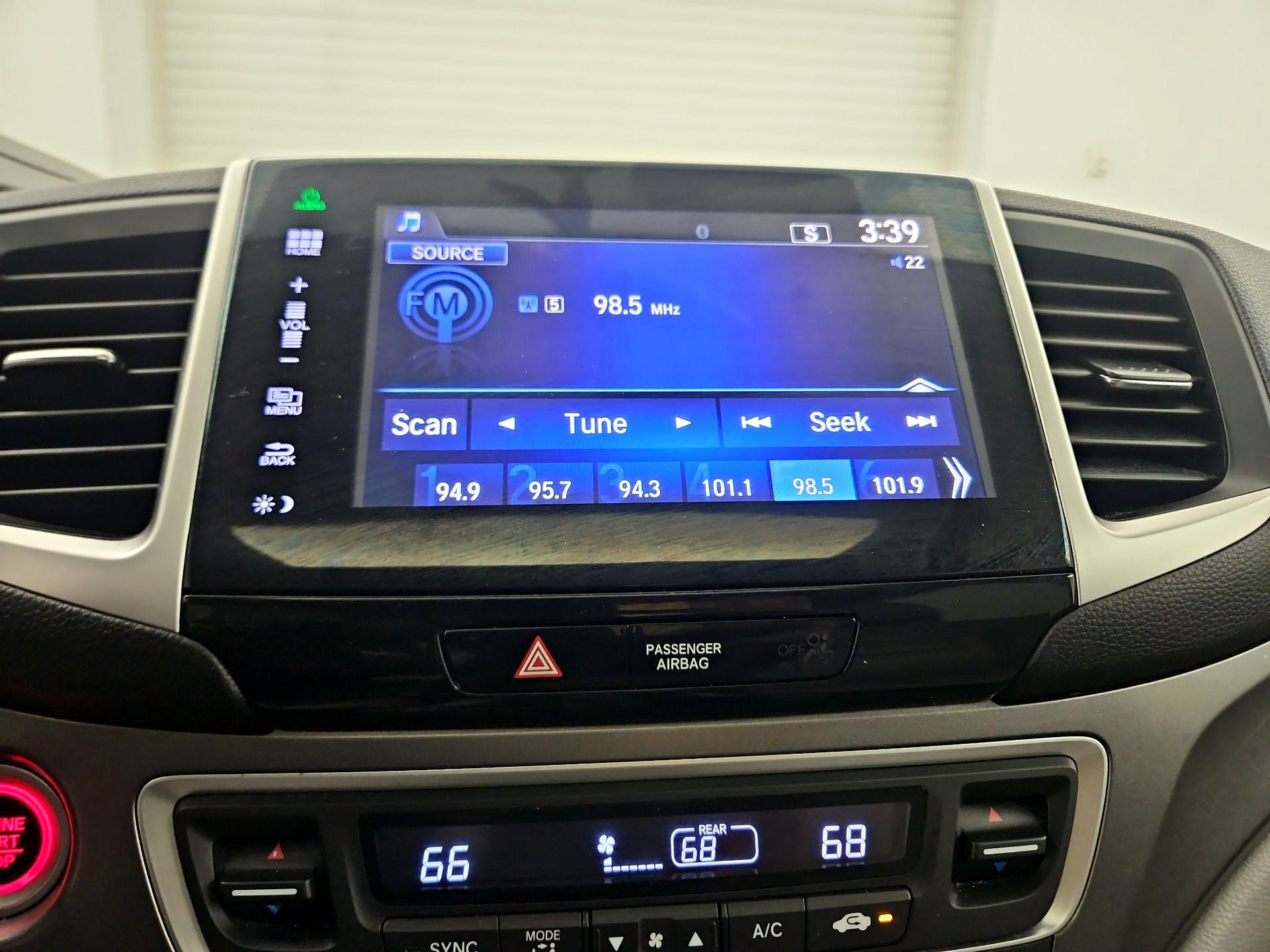 Thumbnail: 2016 Honda Pilot - 15