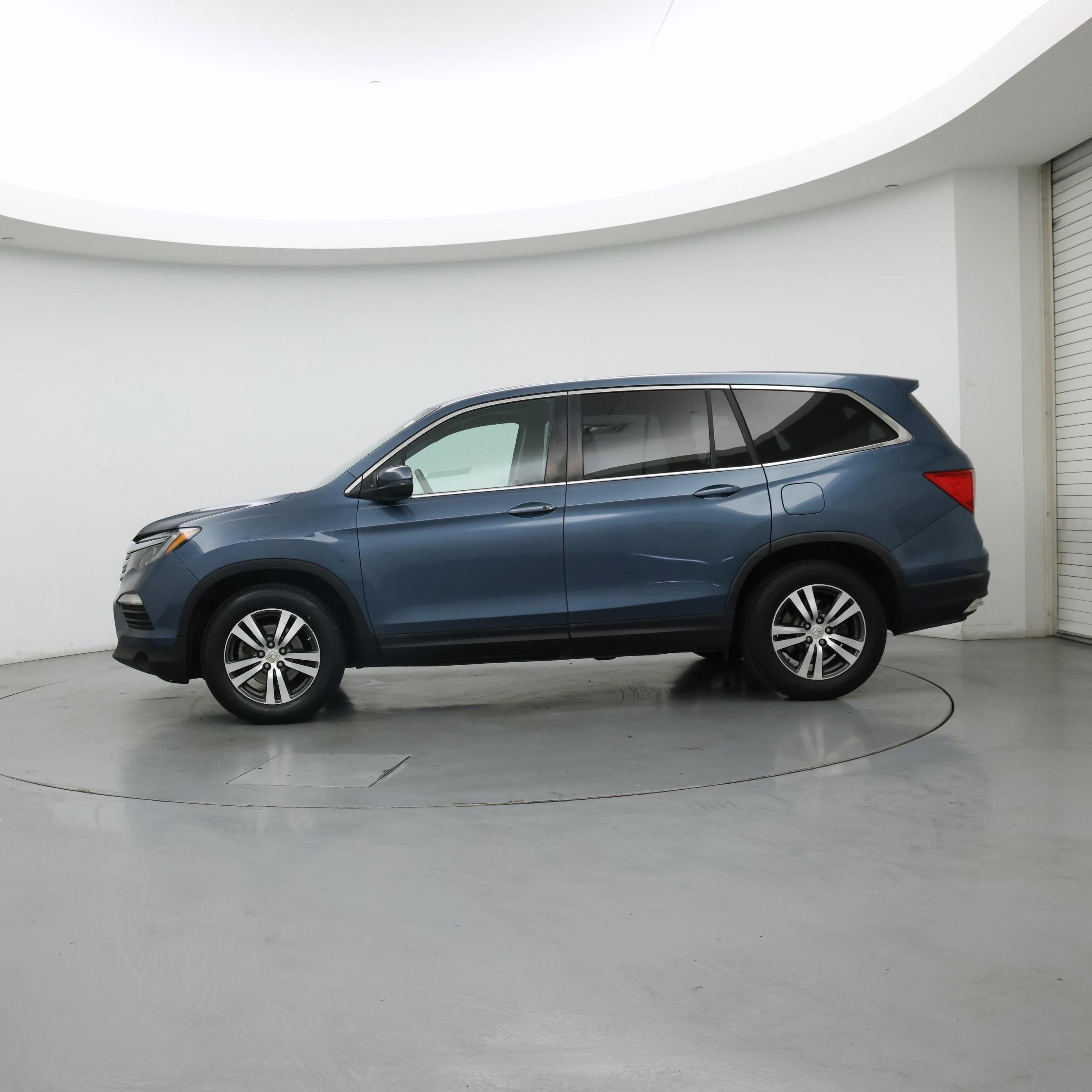 Thumbnail: 2016 Honda Pilot - 3