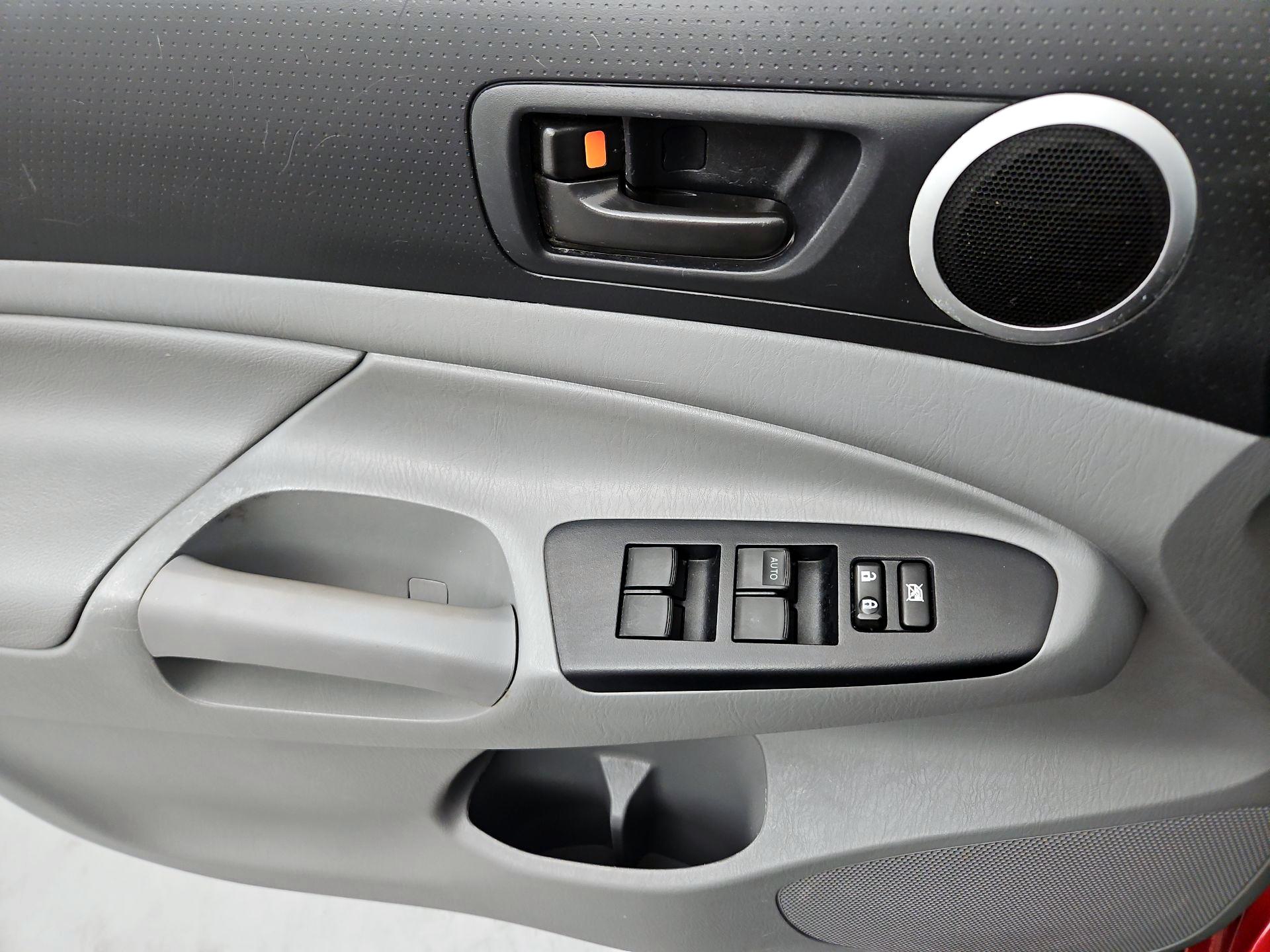 Thumbnail: 2014 Toyota Tacoma - 12