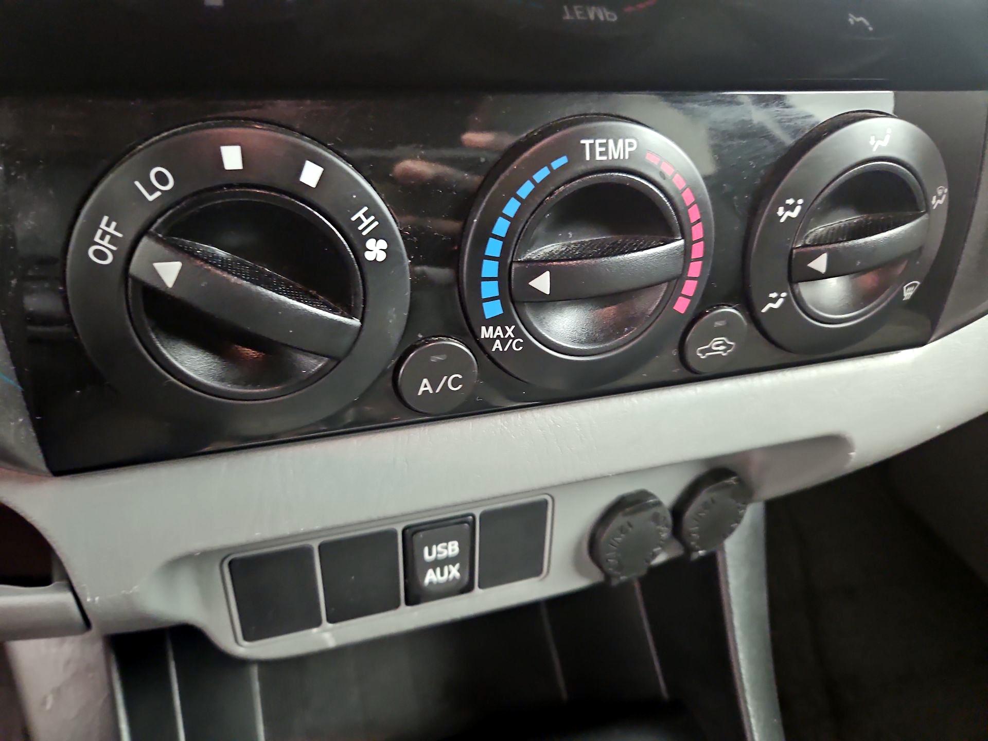 Thumbnail: 2014 Toyota Tacoma - 16