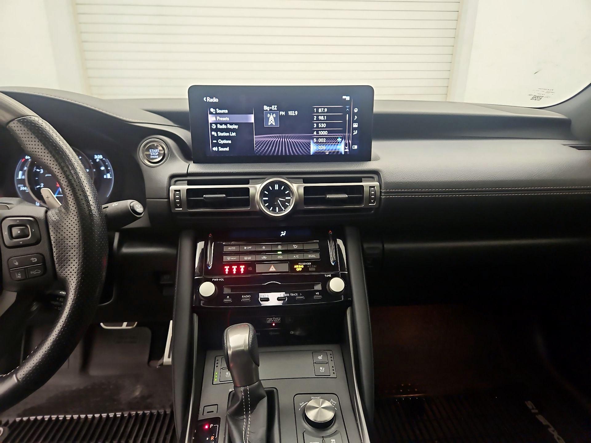 Thumbnail: 2022 Lexus IS - 9