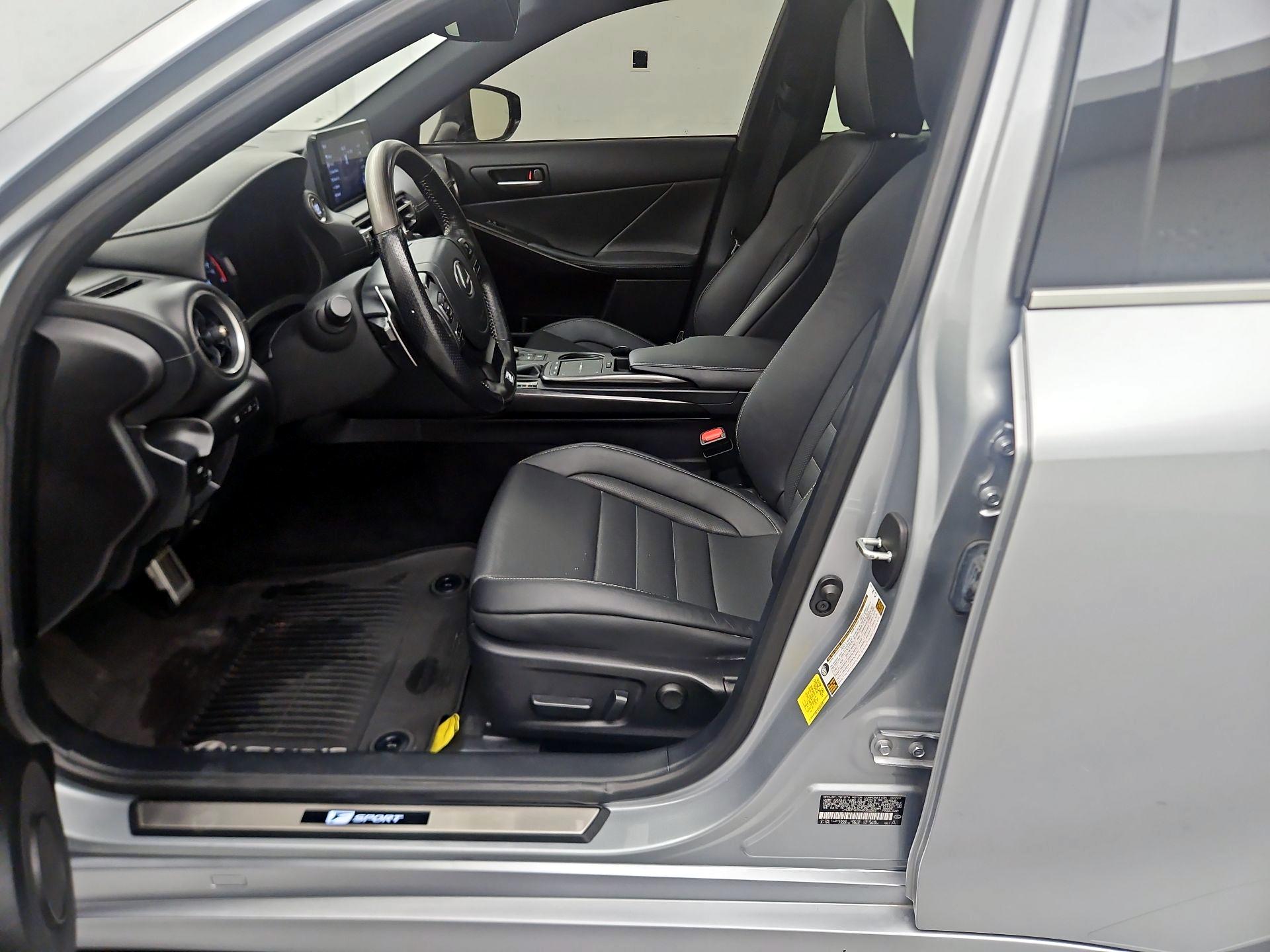 Thumbnail: 2022 Lexus IS - 11