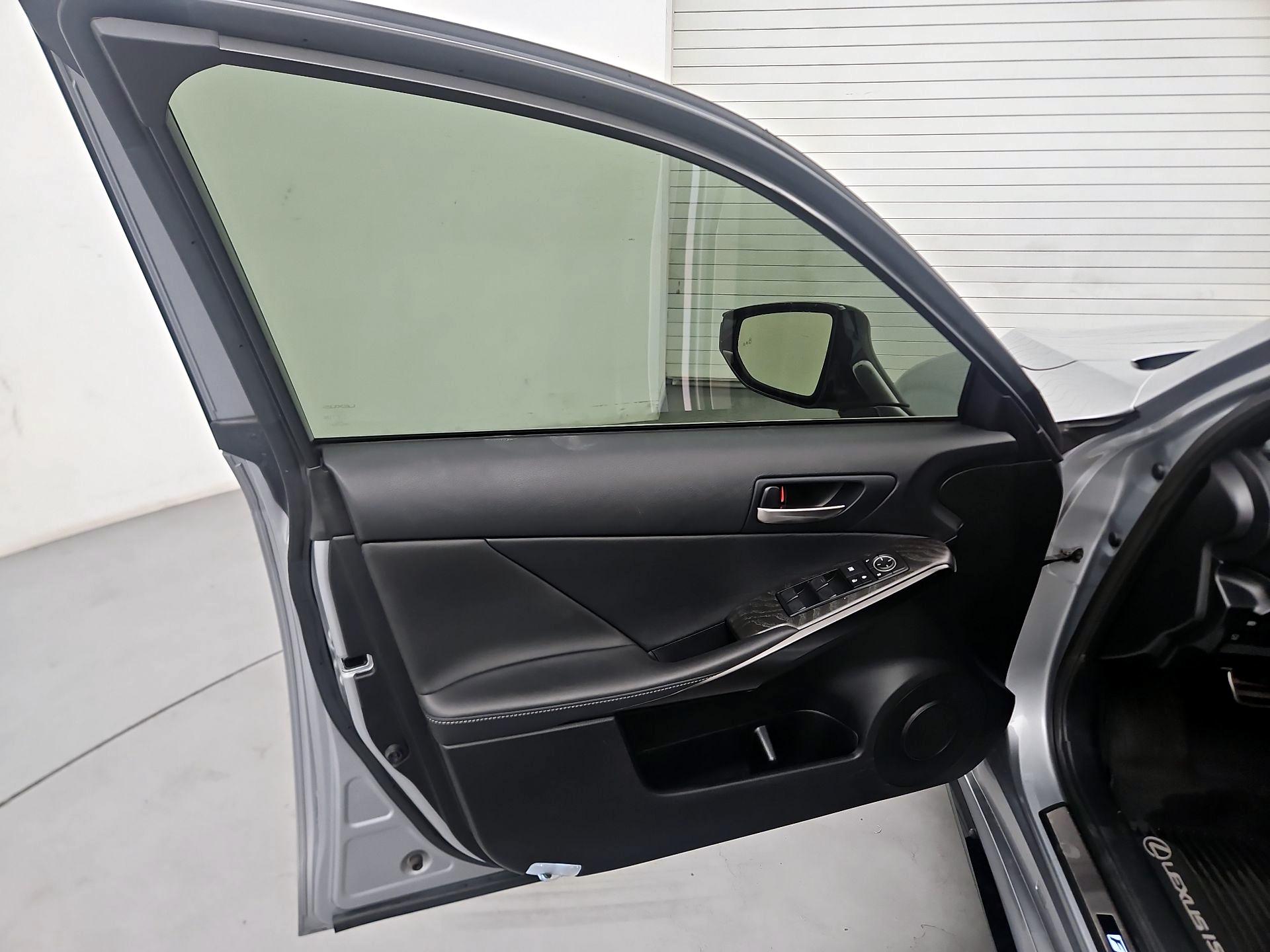 Thumbnail: 2022 Lexus IS - 12