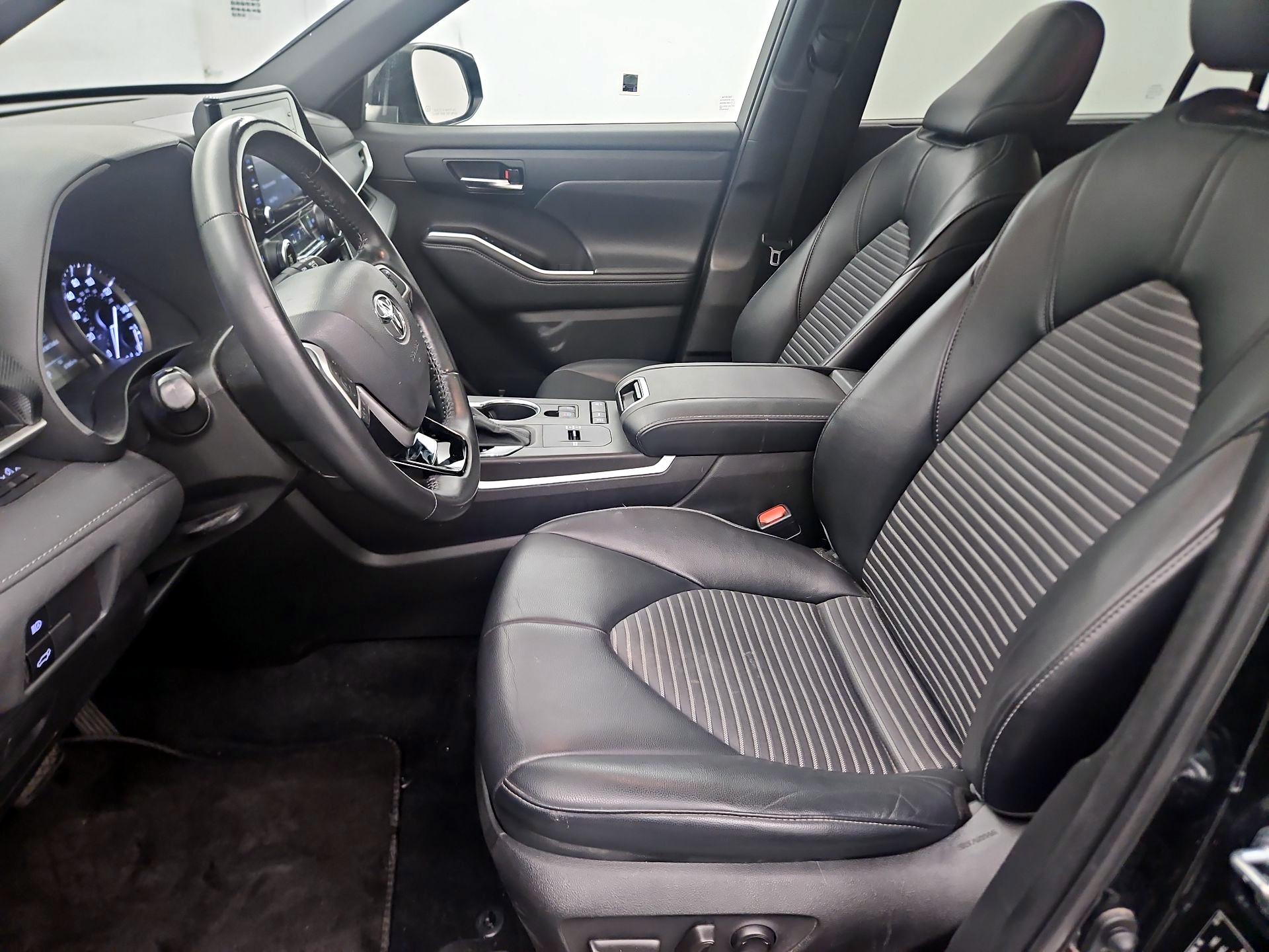 Thumbnail: 2022 Toyota Highlander - 11