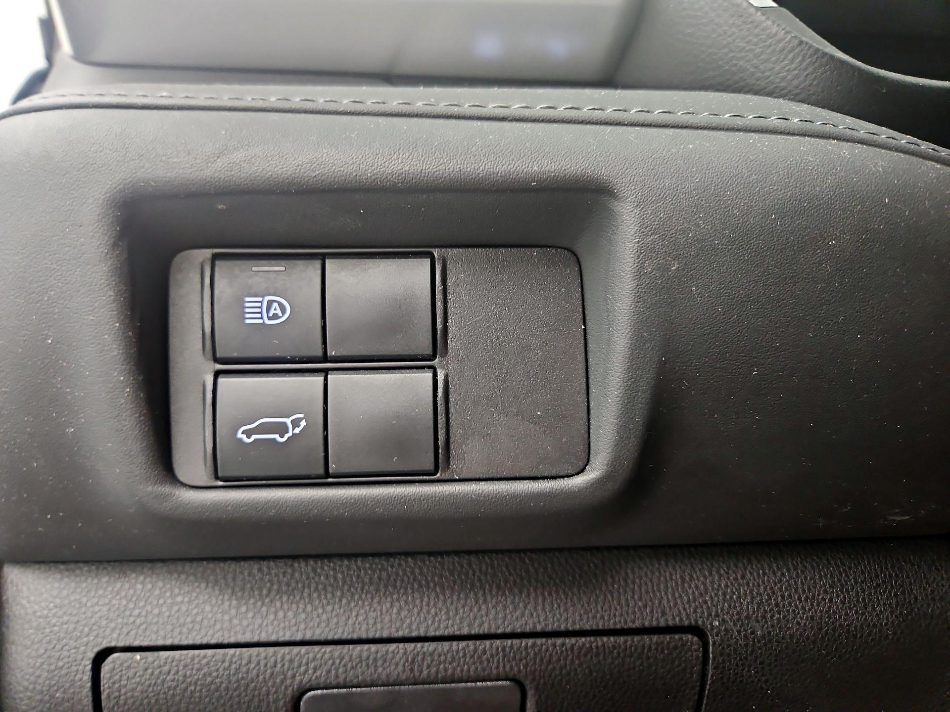 Thumbnail: 2022 Toyota Highlander - 13