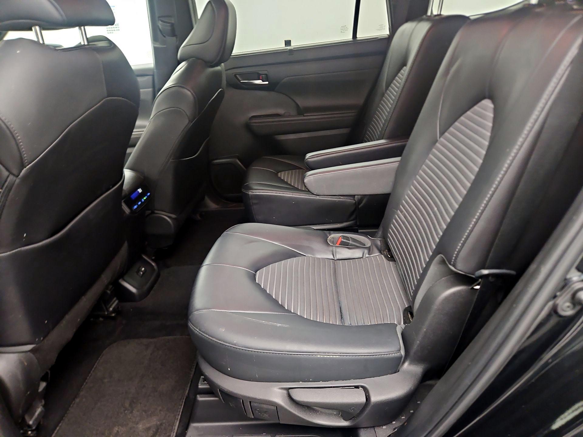 Thumbnail: 2022 Toyota Highlander - 19