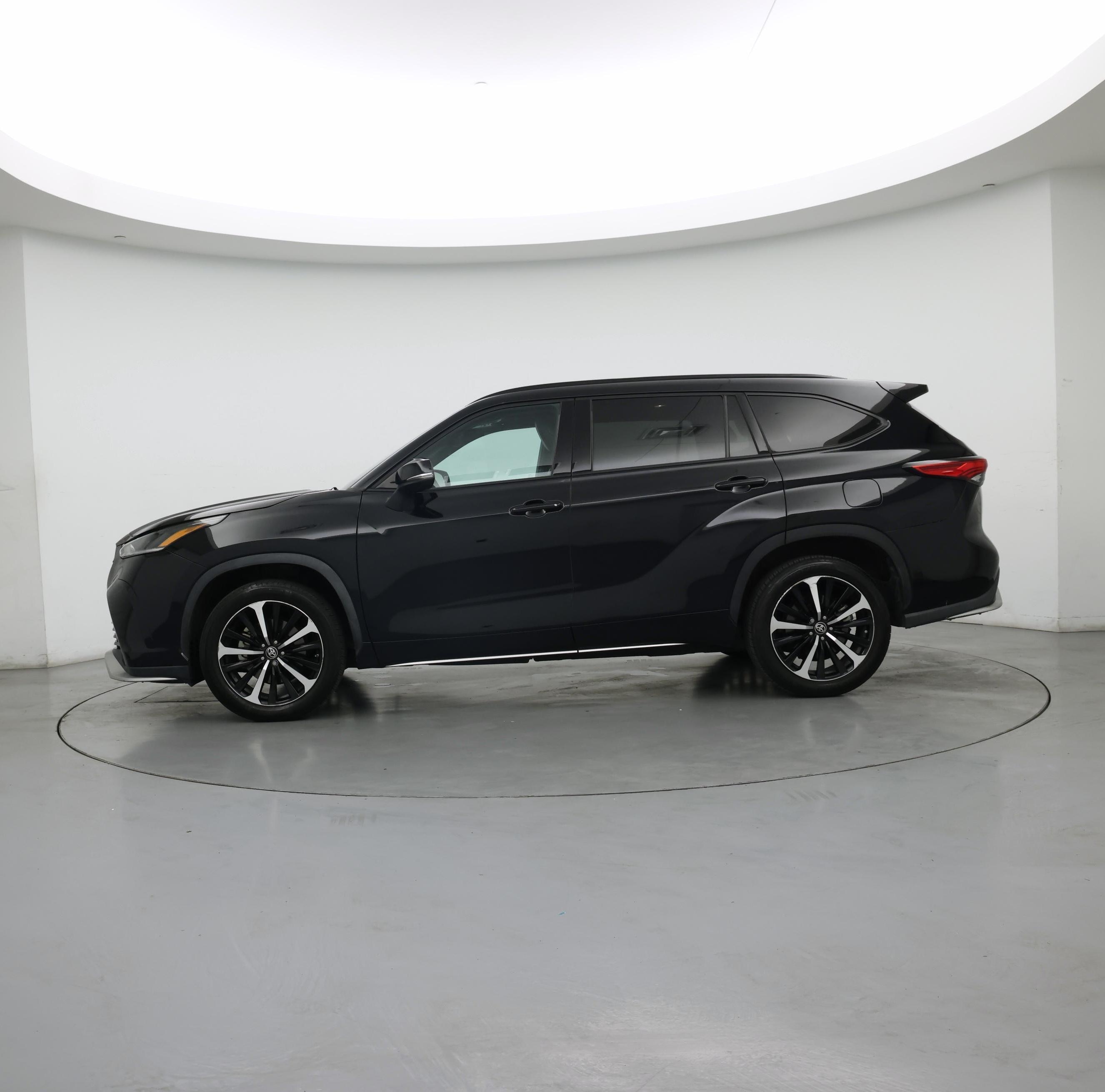 Thumbnail: 2022 Toyota Highlander - 3