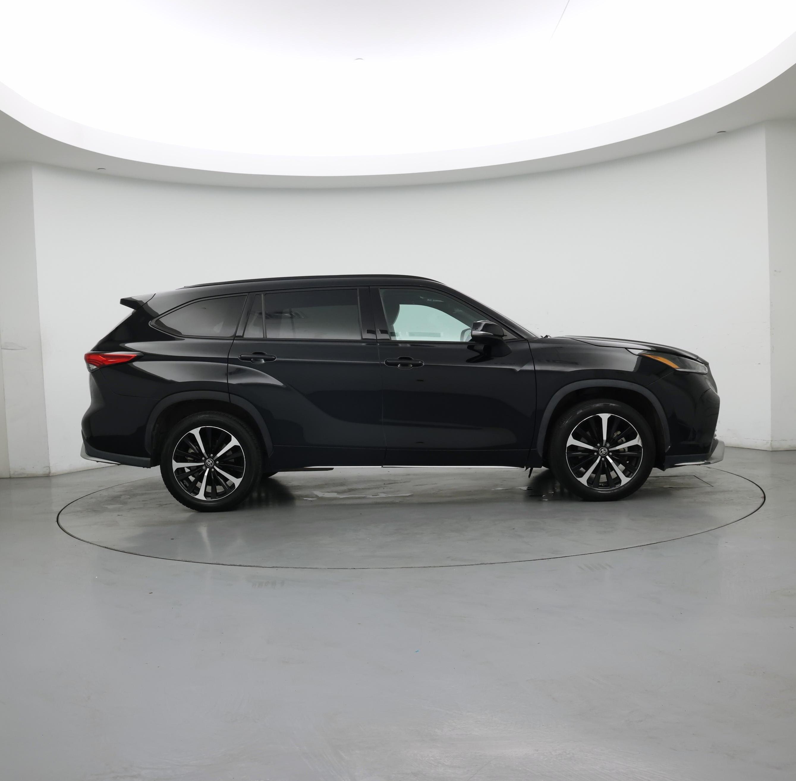 Thumbnail: 2022 Toyota Highlander - 7